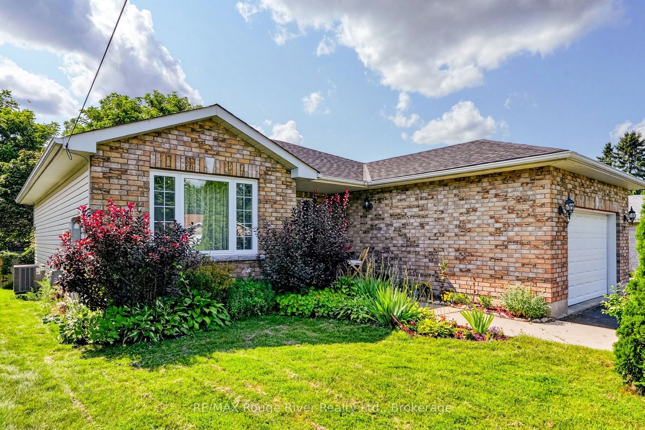 9 JANE'S Court Property Photo 1