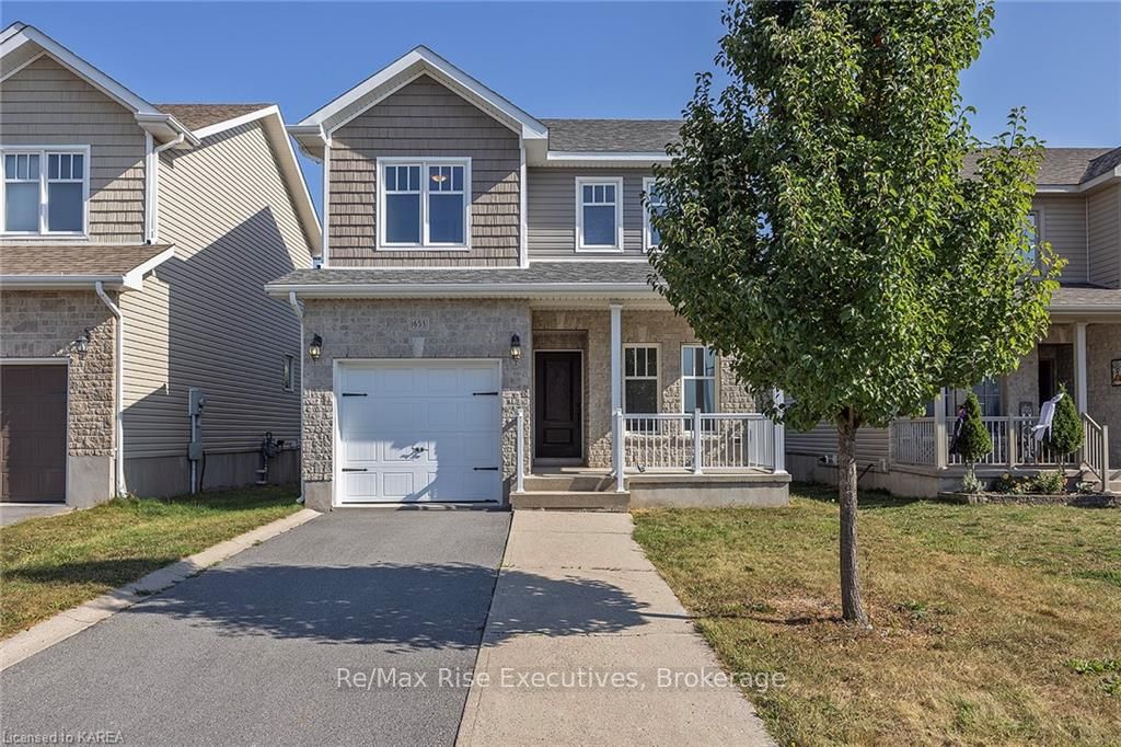 1653 Crimson Crescent Property Photo 2