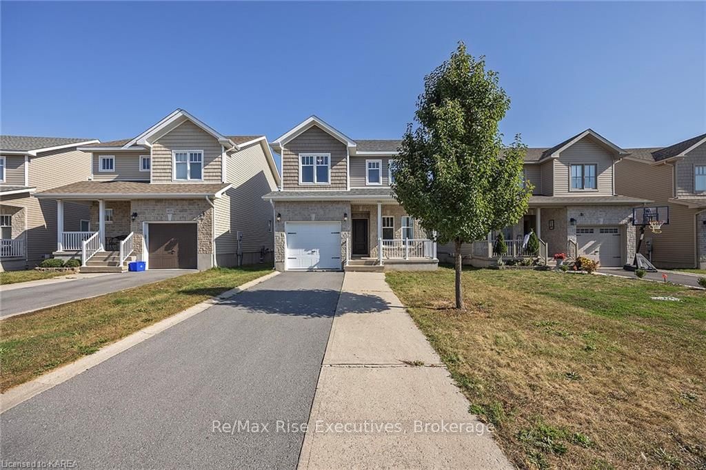 1653 Crimson Crescent Property Photo 3