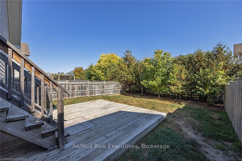 1653 Crimson Crescent Property Photo 6