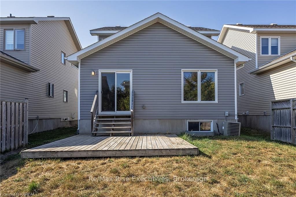 1653 Crimson Crescent Property Photo 8