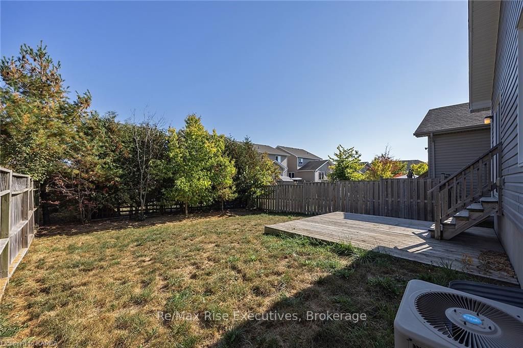 1653 Crimson Crescent Property Photo 9