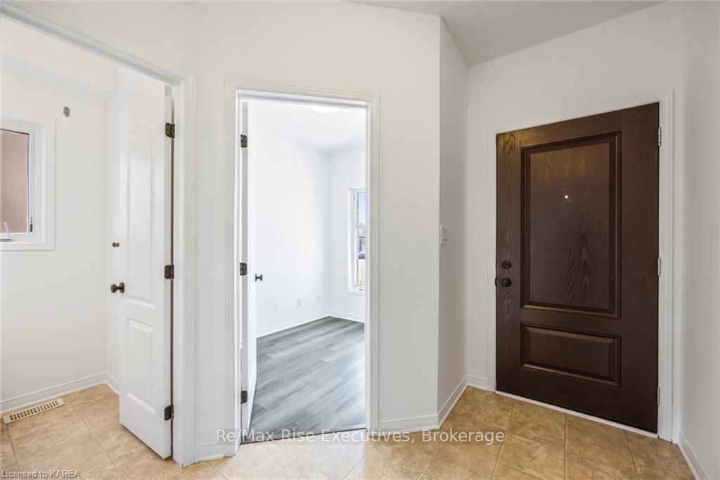 1653 Crimson Crescent Property Photo 10