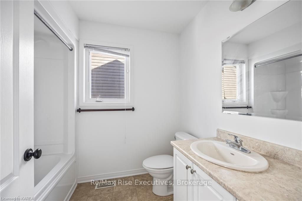 1653 Crimson Crescent Property Photo 27