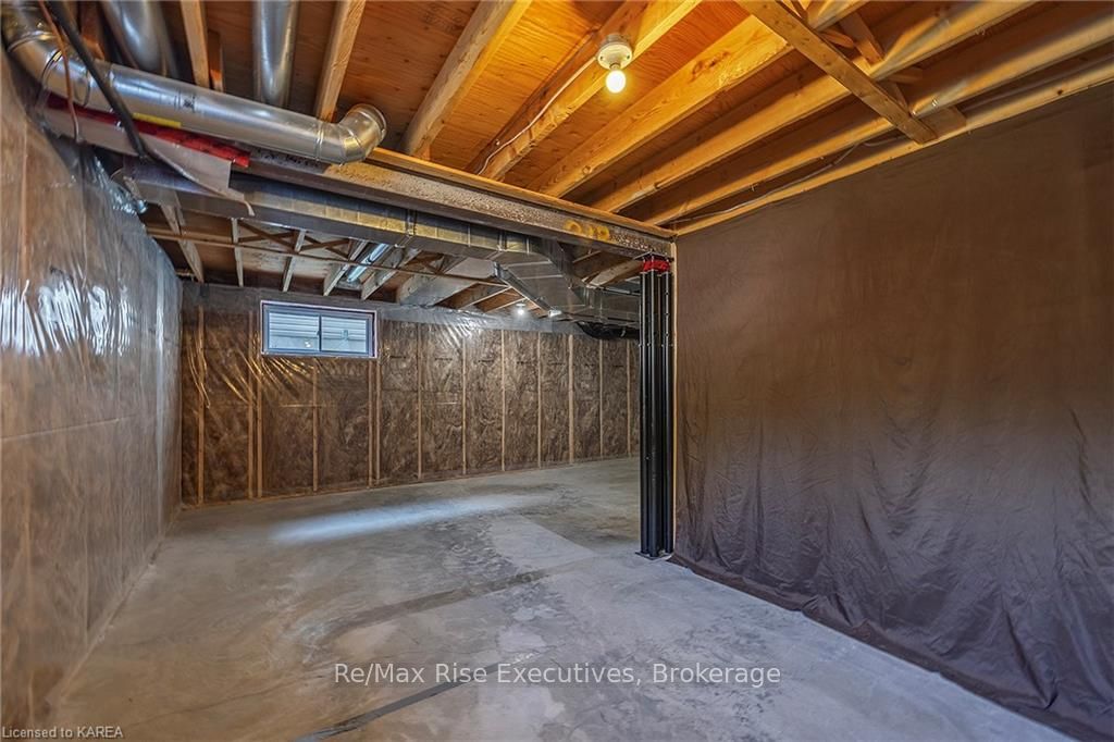 1653 Crimson Crescent Property Photo 37