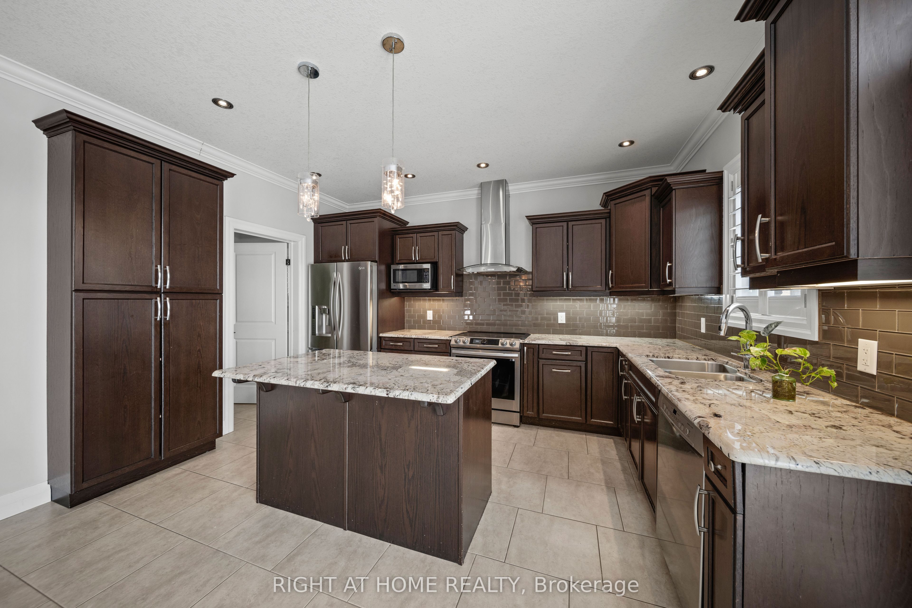 6540 Upper Canada Cross Property Photo 10