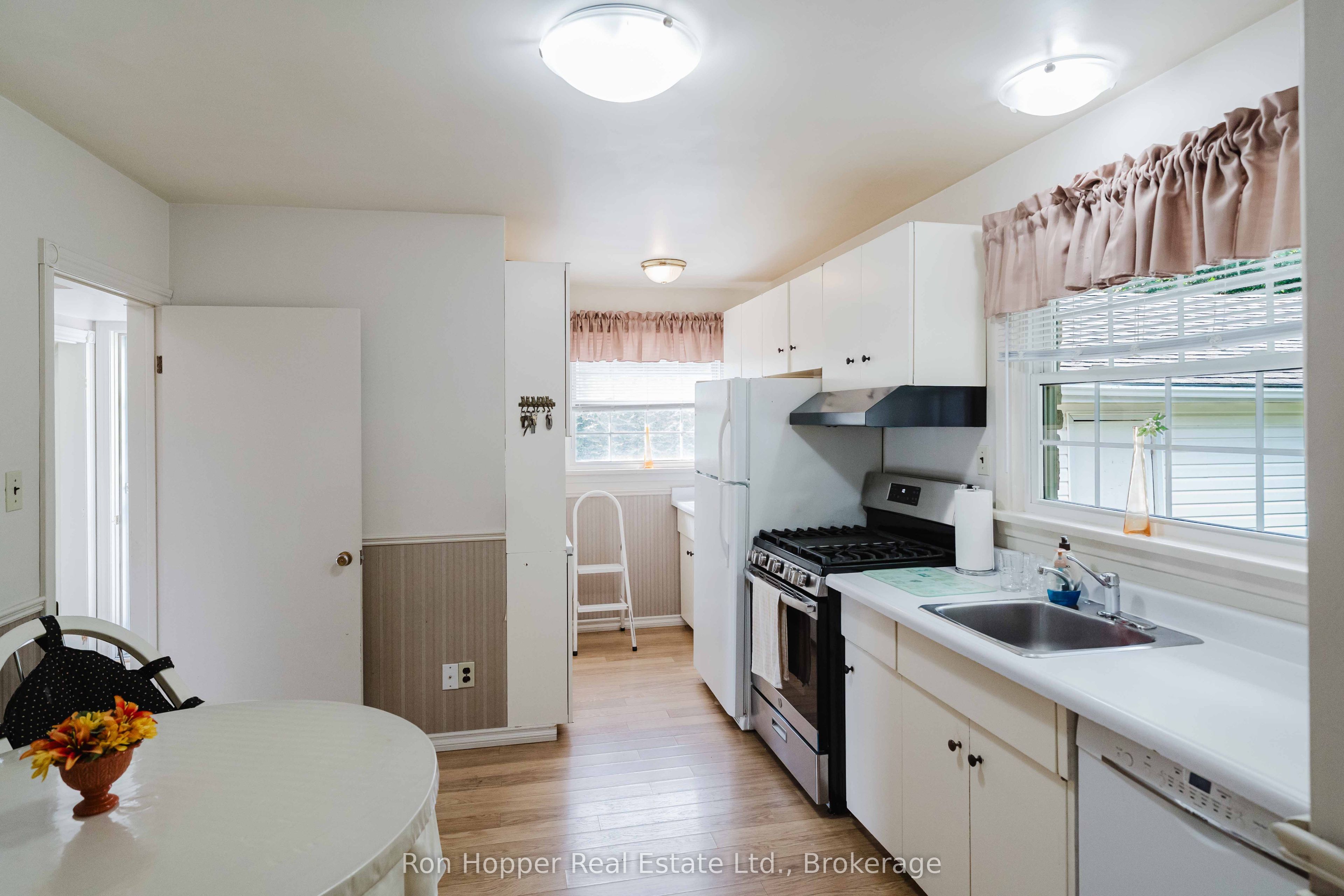 680 W 6th Avenue W Property Photo 15