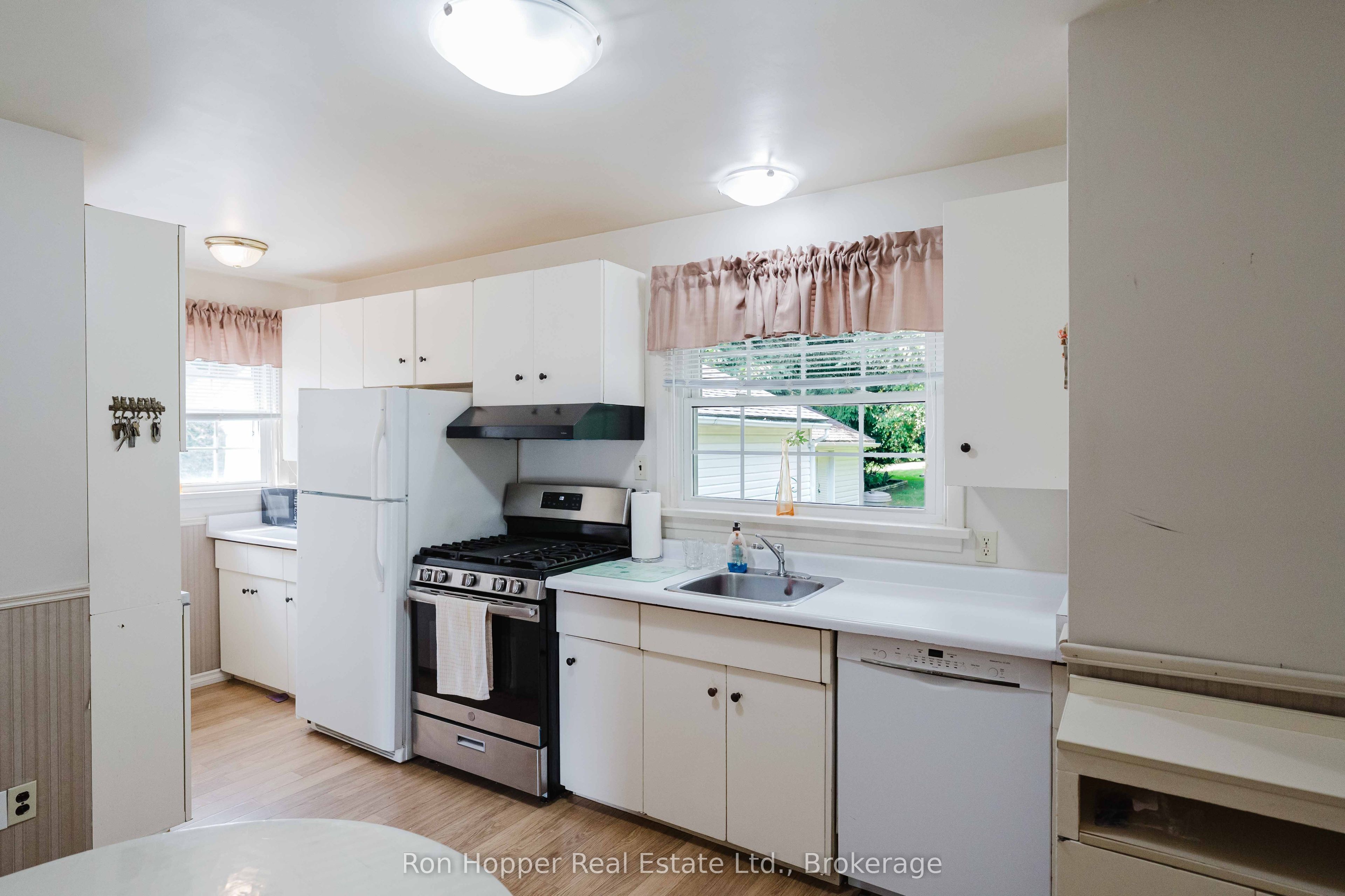 680 W 6th Avenue W Property Photo 17