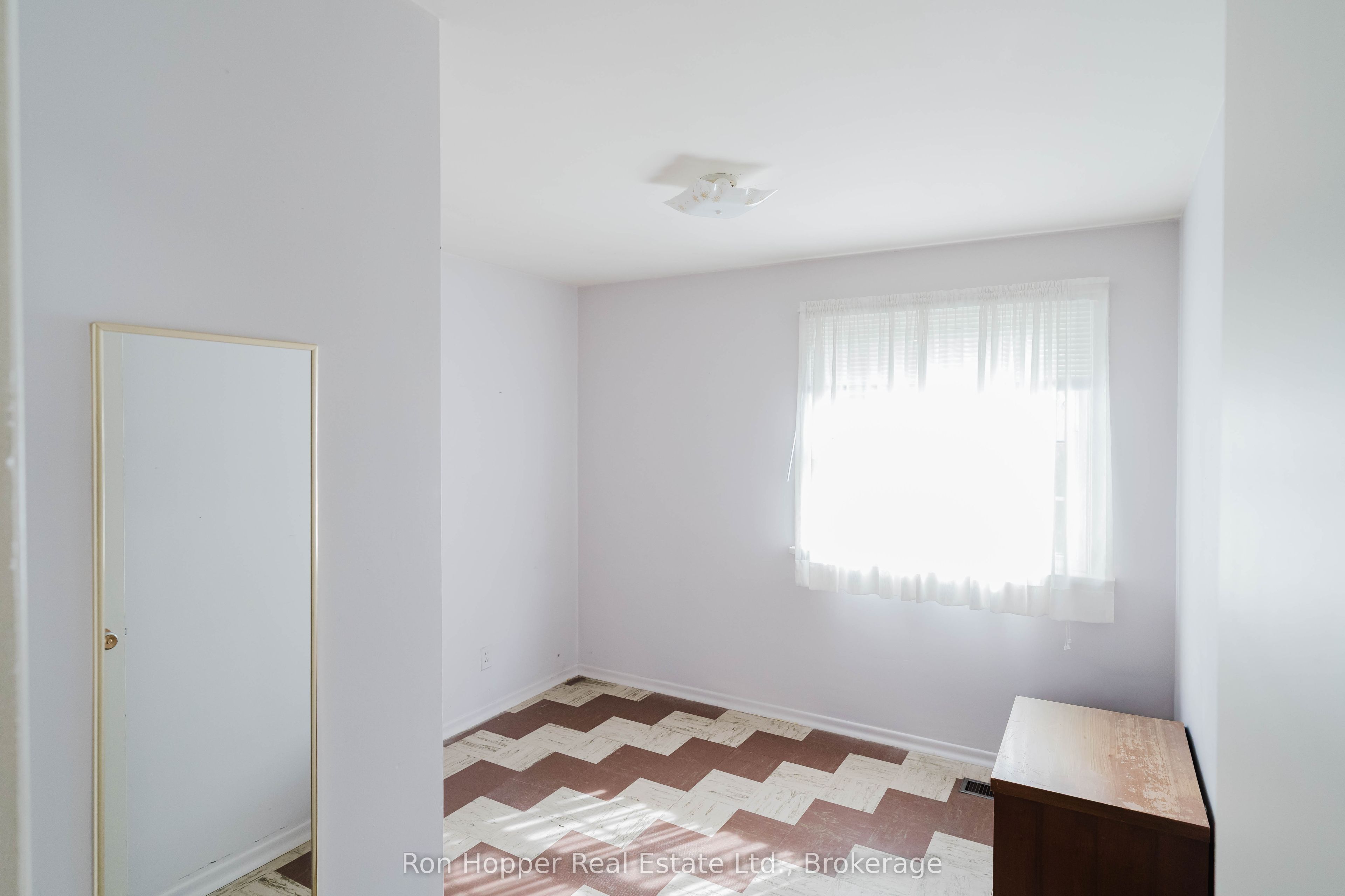 680 W 6th Avenue W Property Photo 25