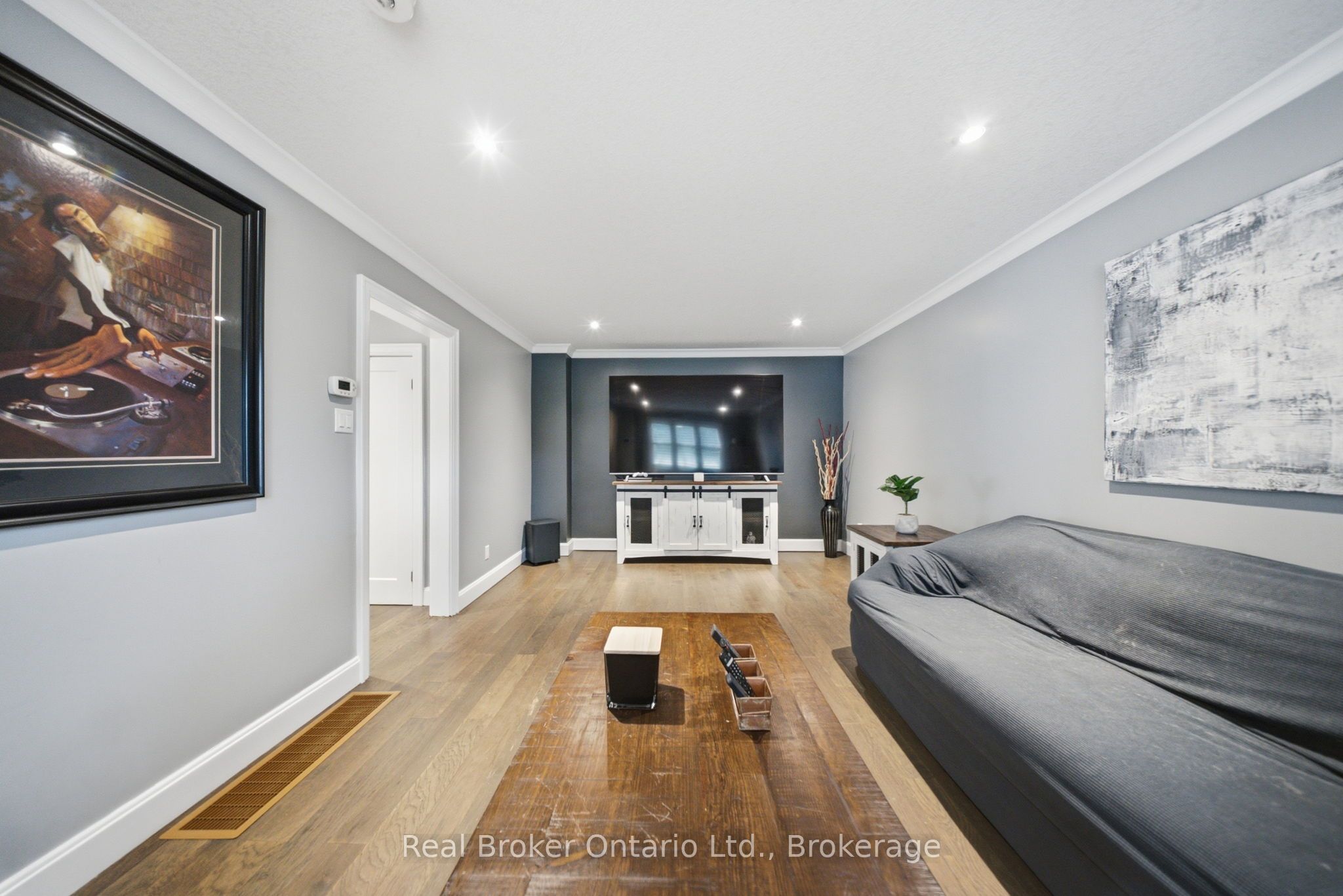 175 Grand River Avenue Property Photo 10