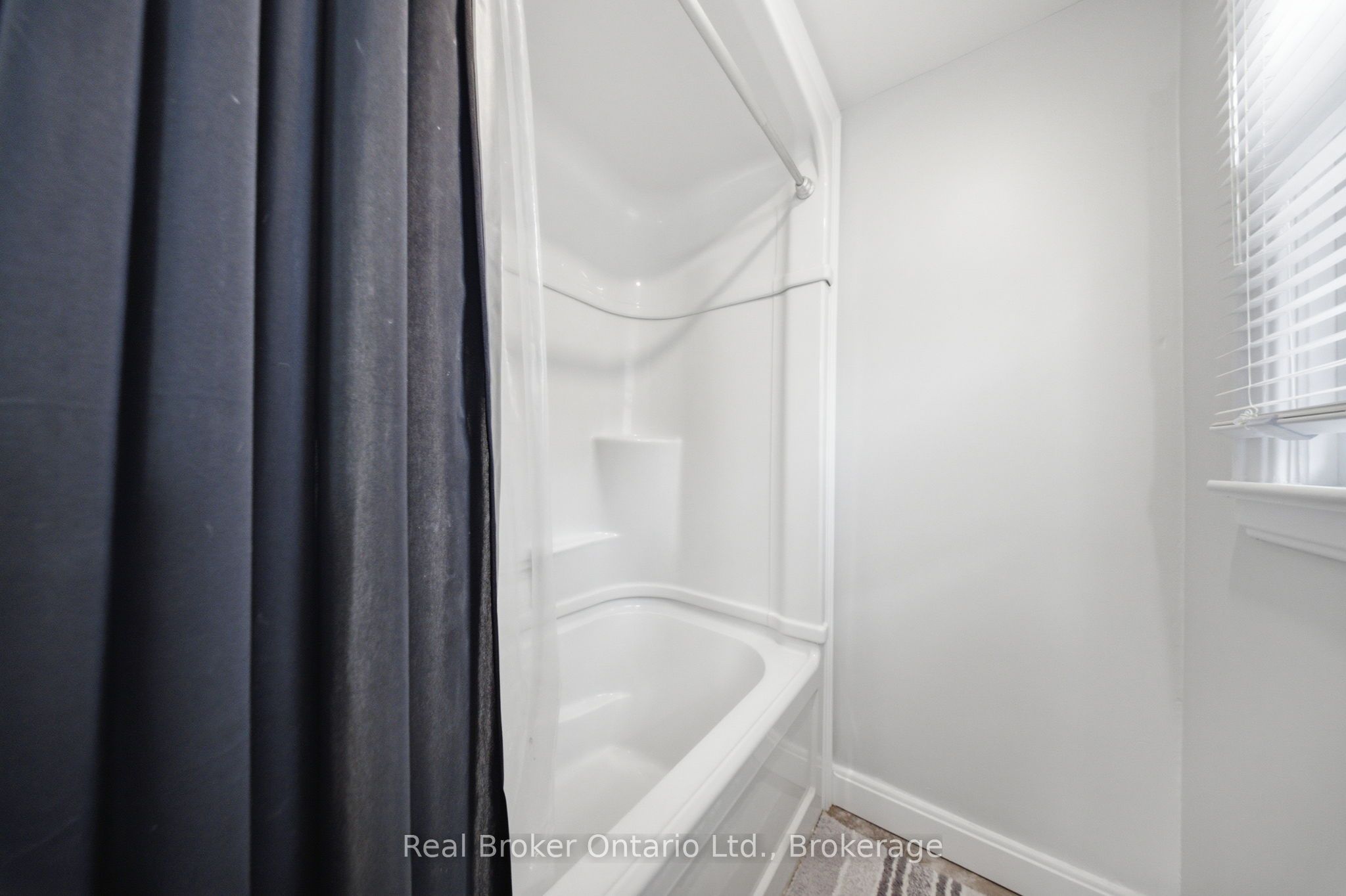 175 Grand River Avenue Property Photo 17