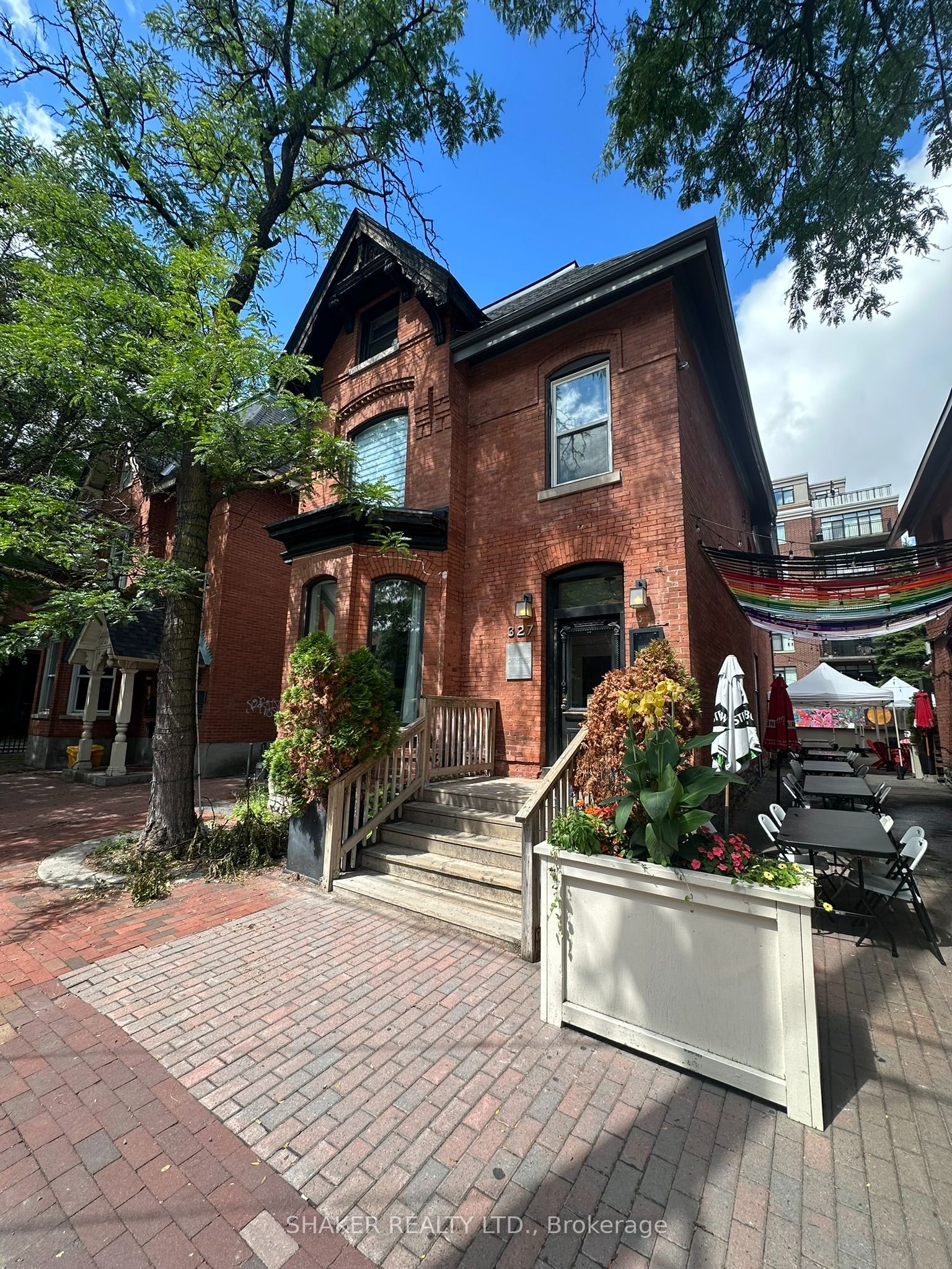 327 Somerset Street W