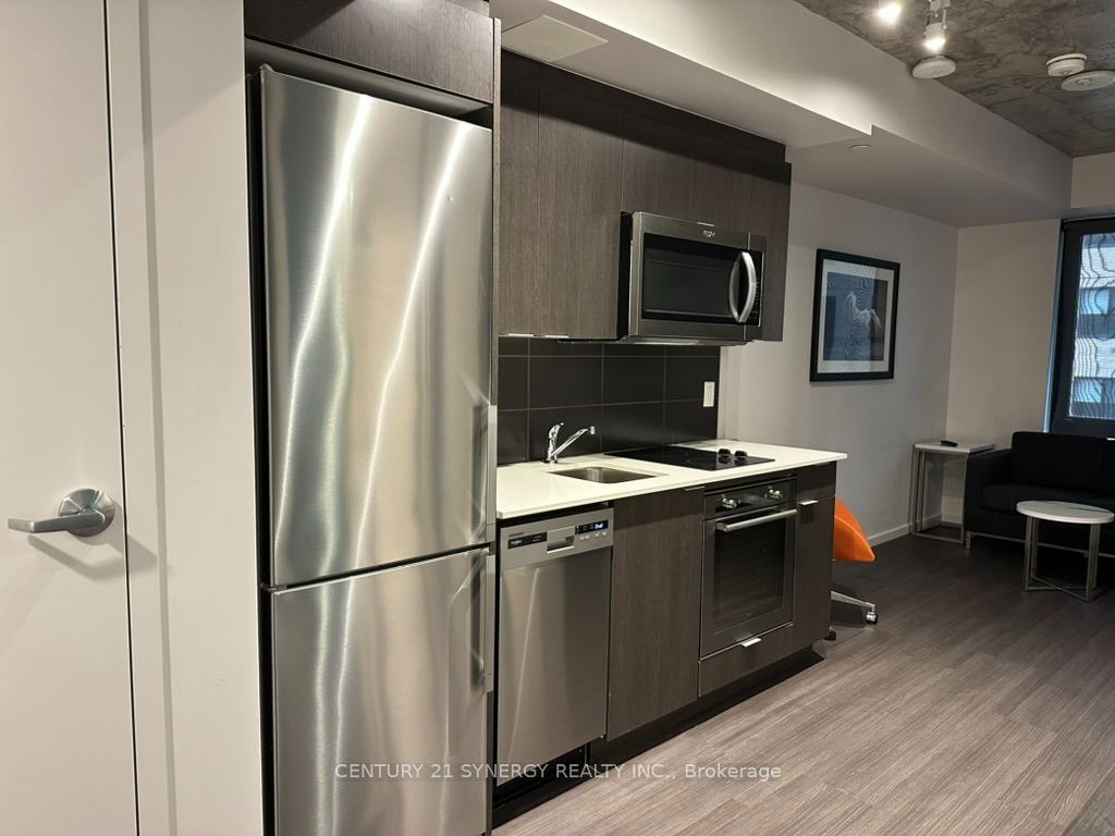 105 Champagne Avenue S 2109 Property Photo 11