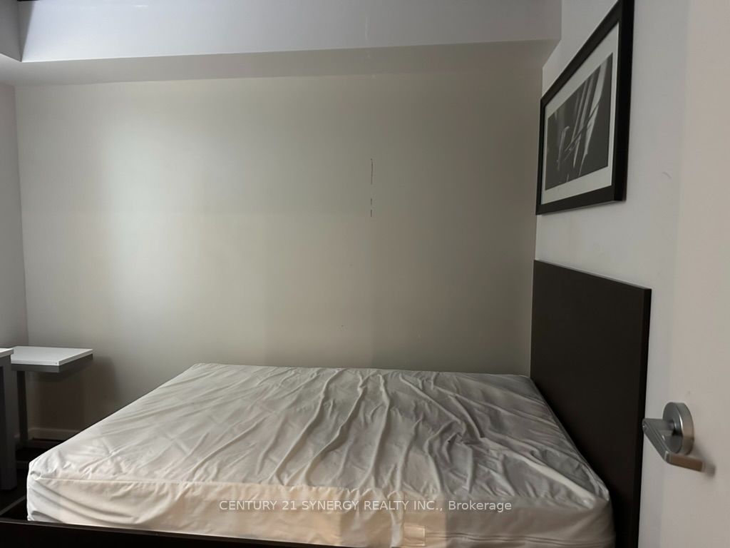 105 Champagne Avenue S 2109 Property Photo 17