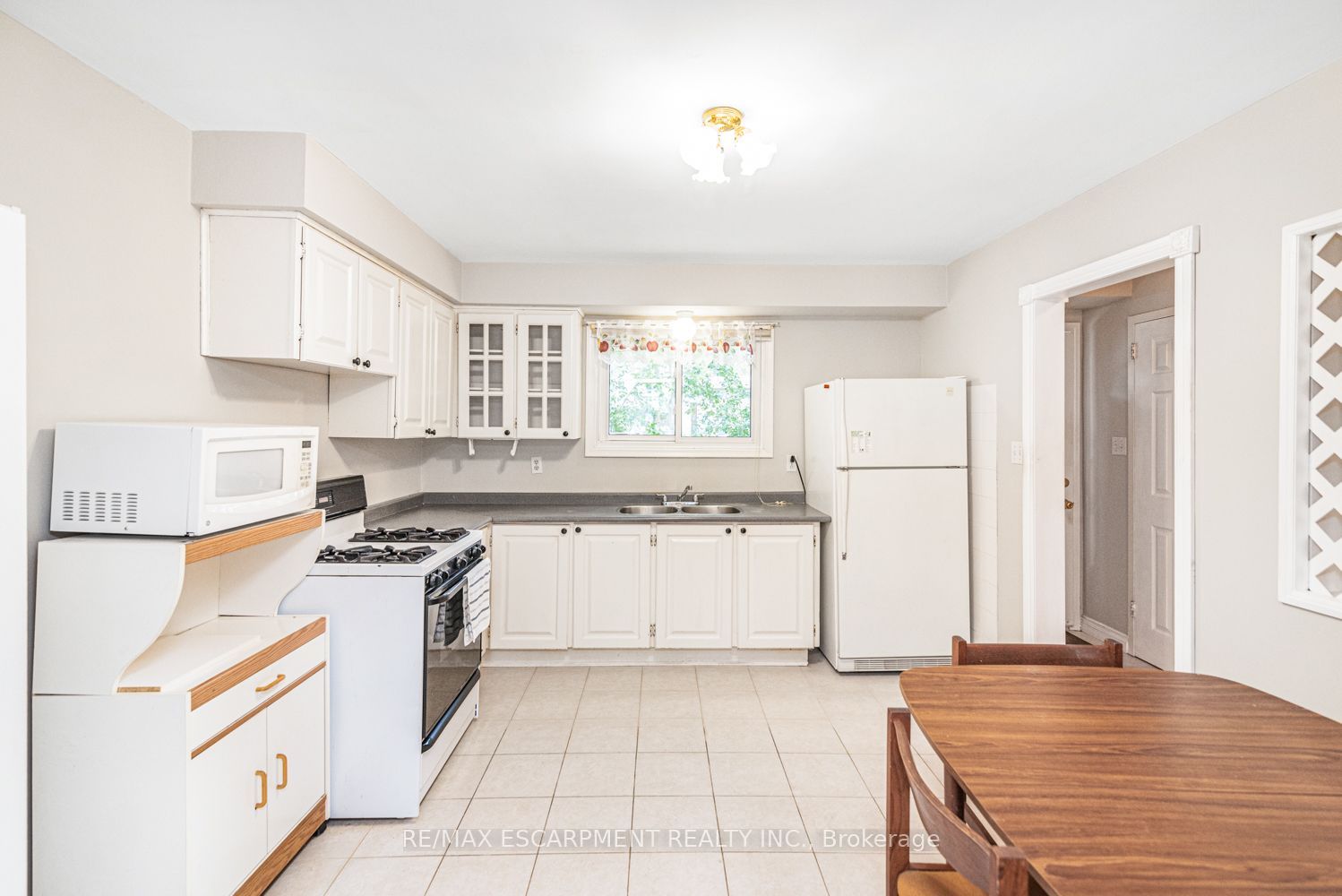 28 Riverdale Drive Property Photo 6