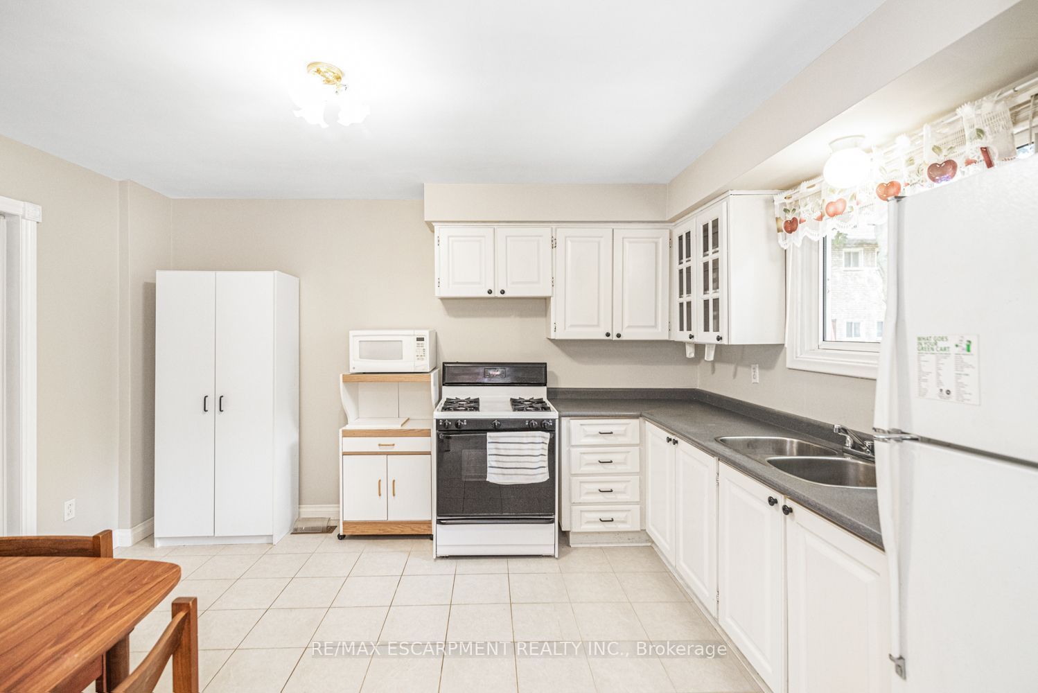 28 Riverdale Drive Property Photo 8