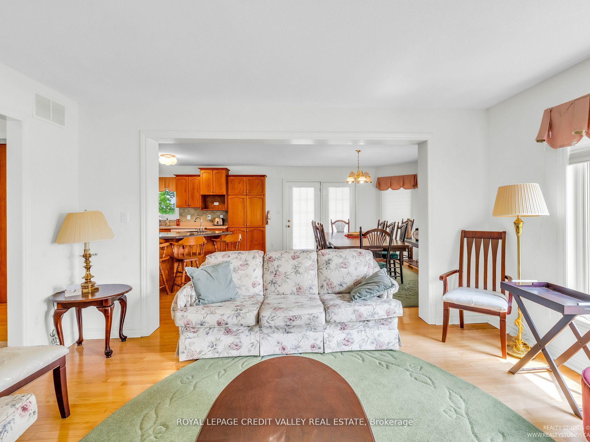 295146 8th Line W Property Photo 5