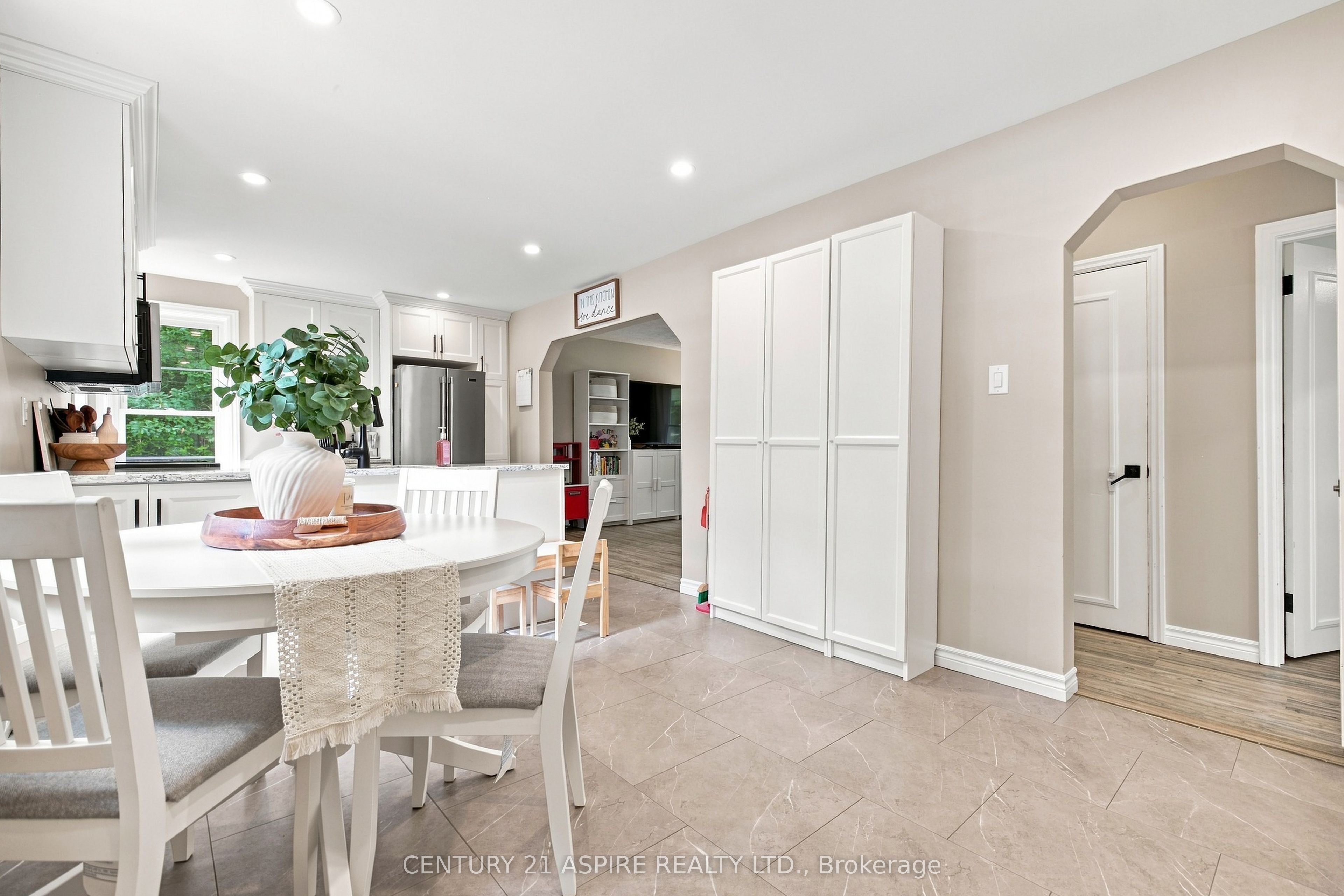 2583 B Line Road Property Photo 9