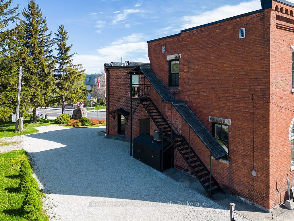 1 Bruce Street N Property Photo 1