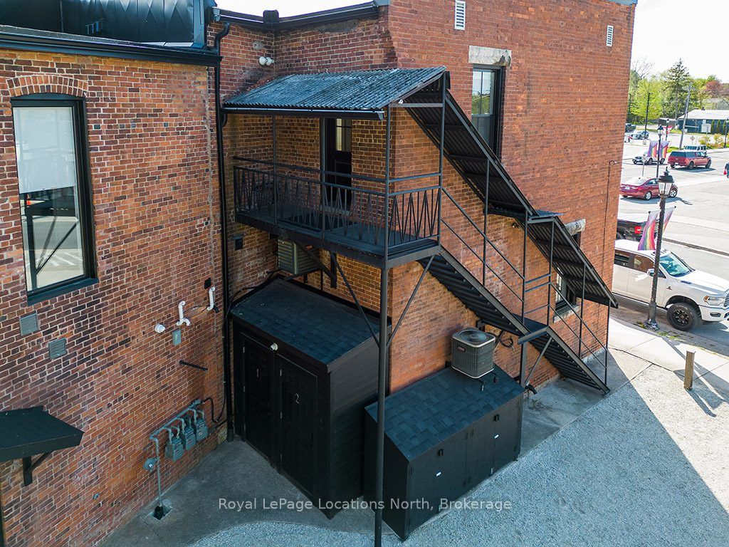 1 Bruce Street N Property Photo 4
