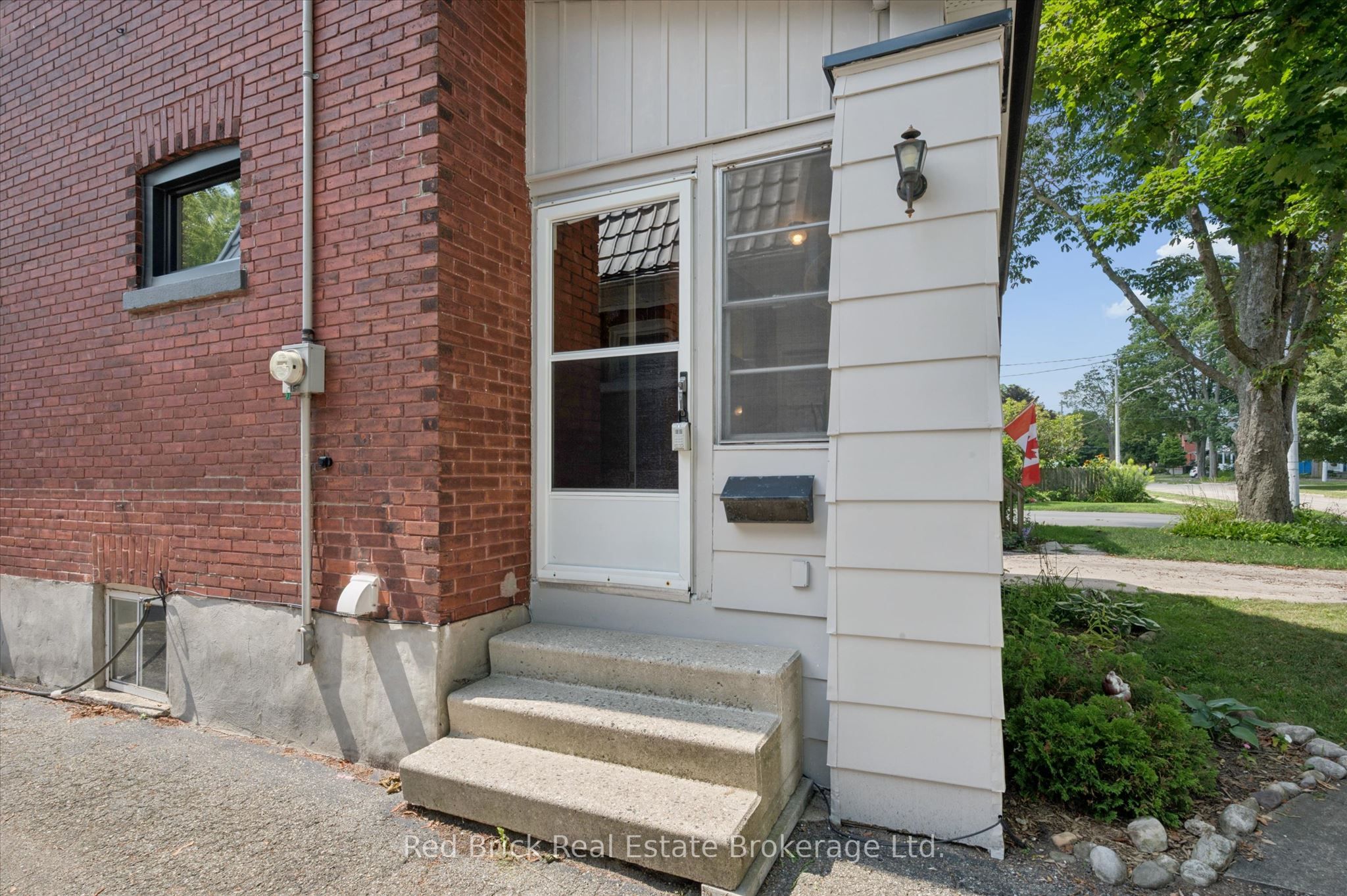 163 Perth Street Property Photo 3