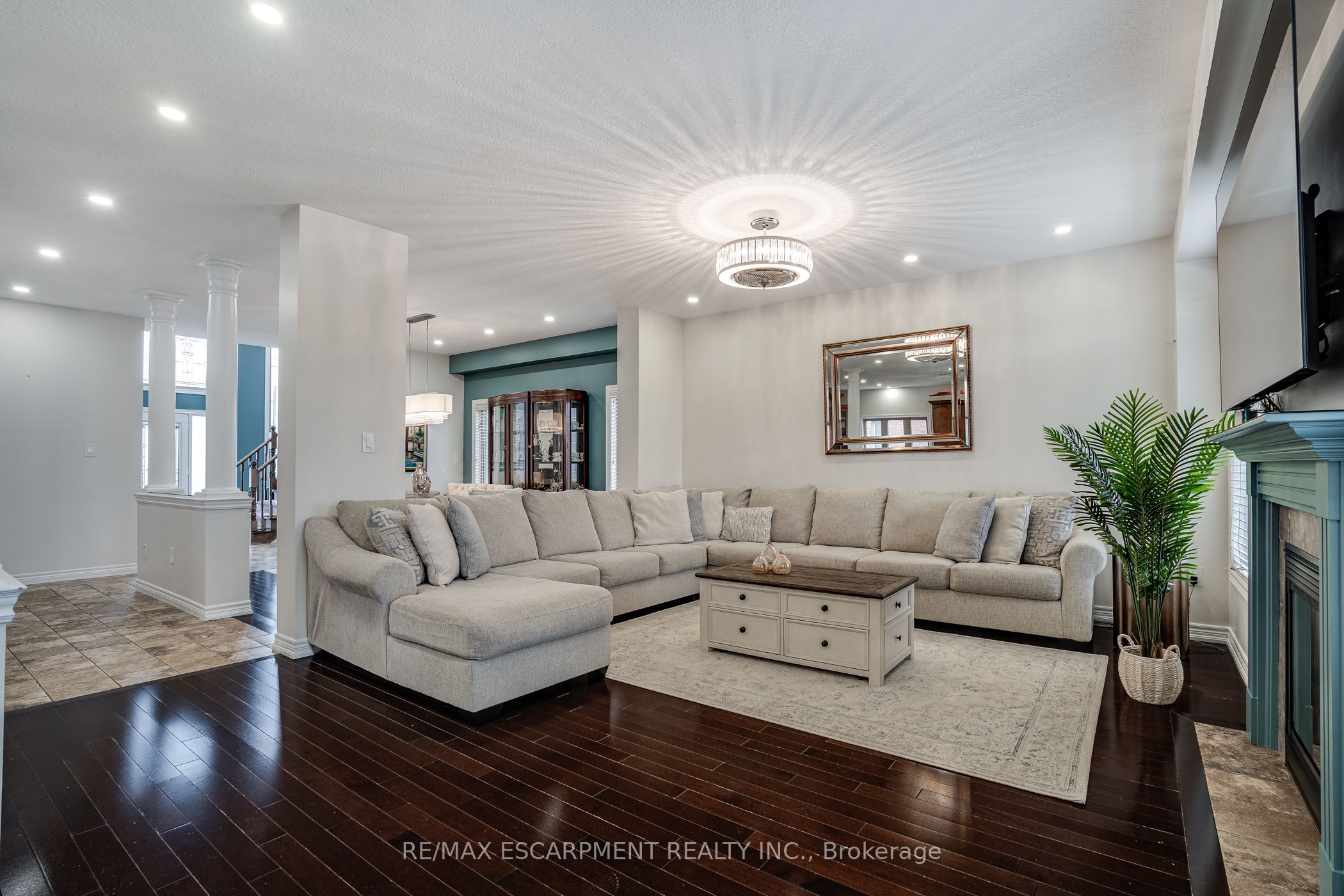575 Stonehenge Drive Property Photo 16