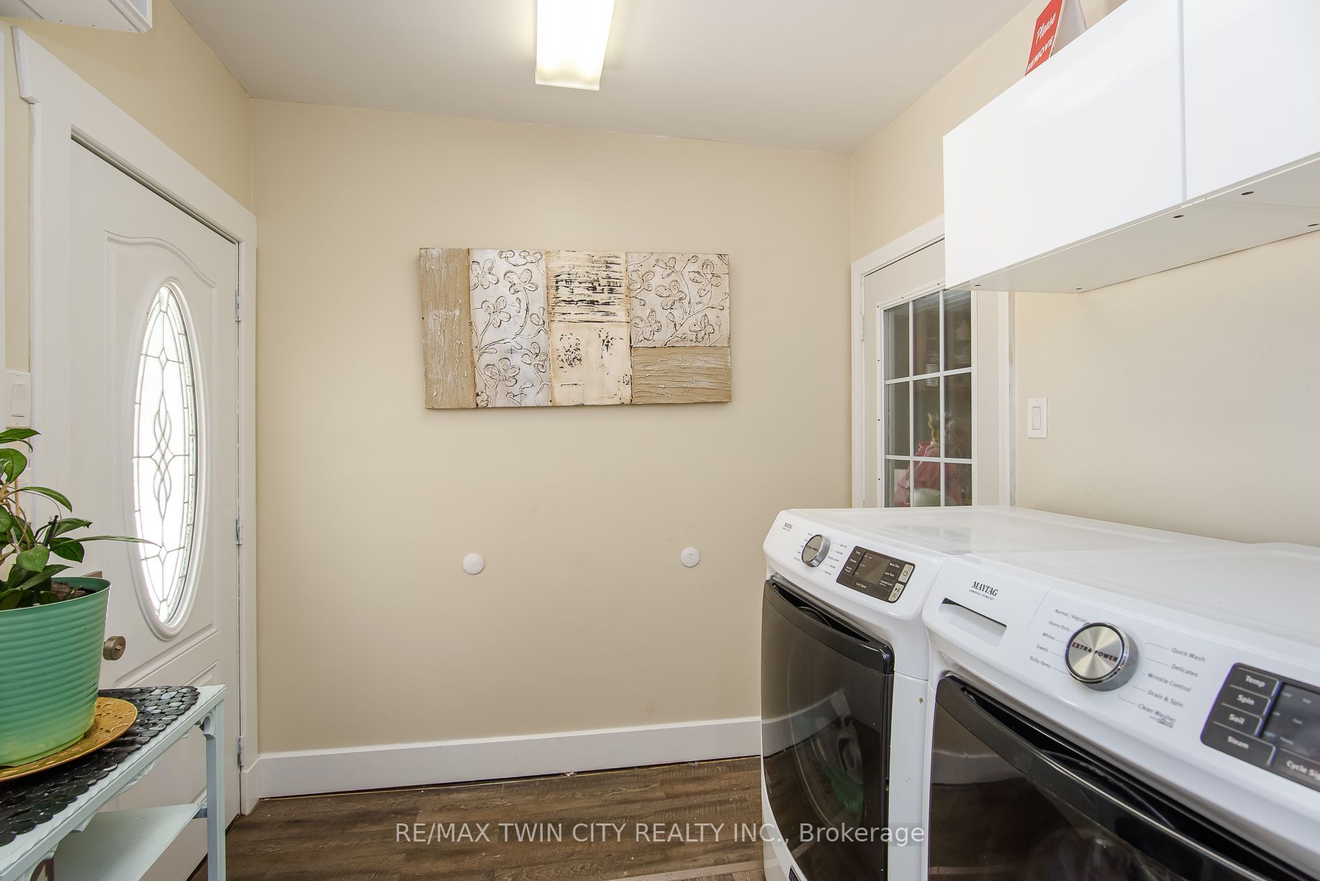 99 John Street W Property Photo 19