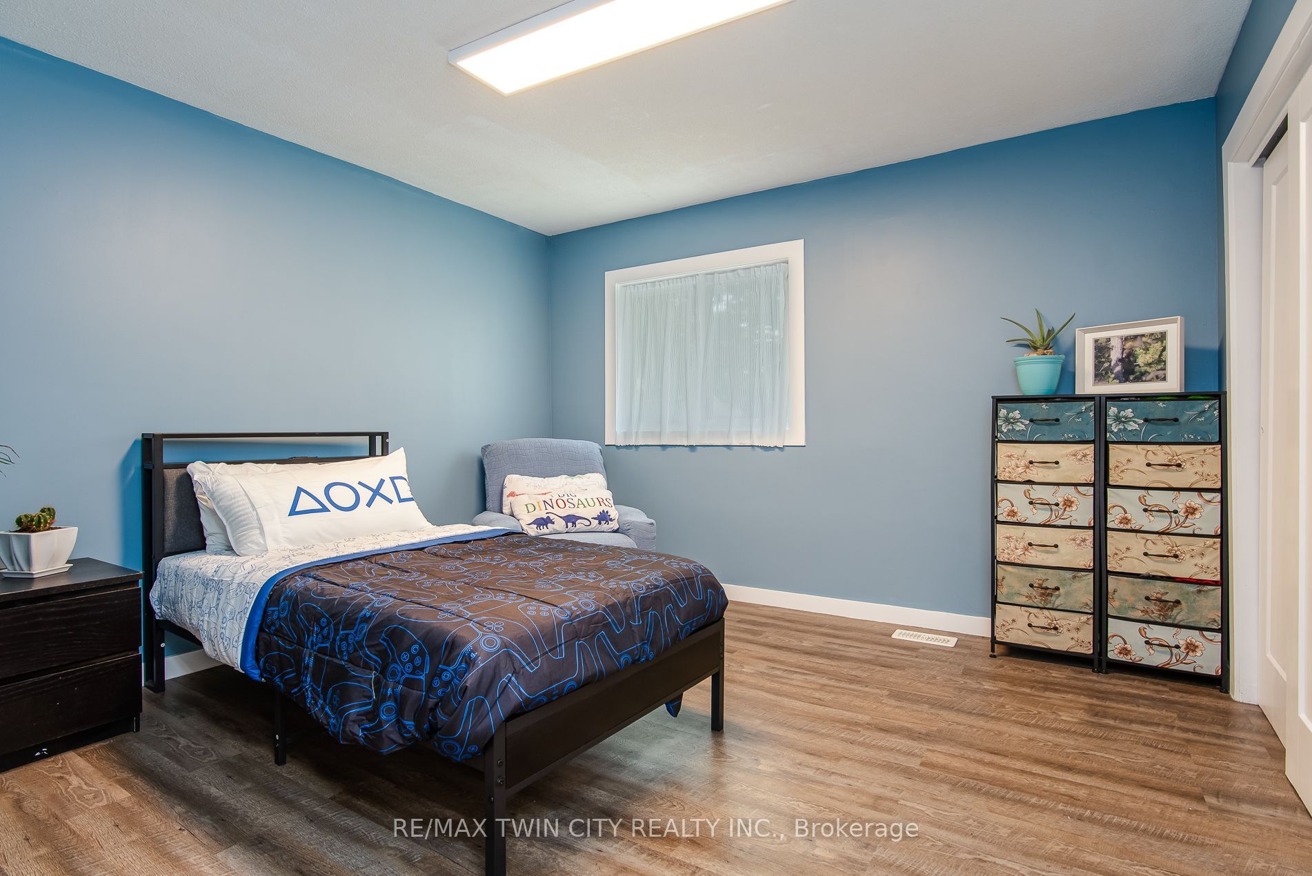 99 John Street W Property Photo 23