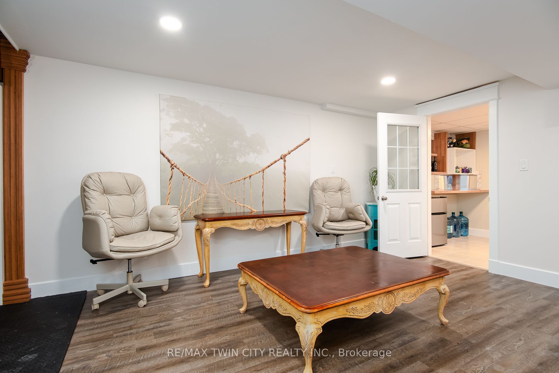 99 John Street W Property Photo 33