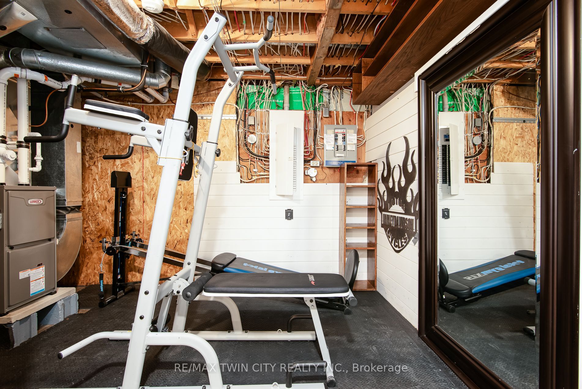 99 John Street W Property Photo 37