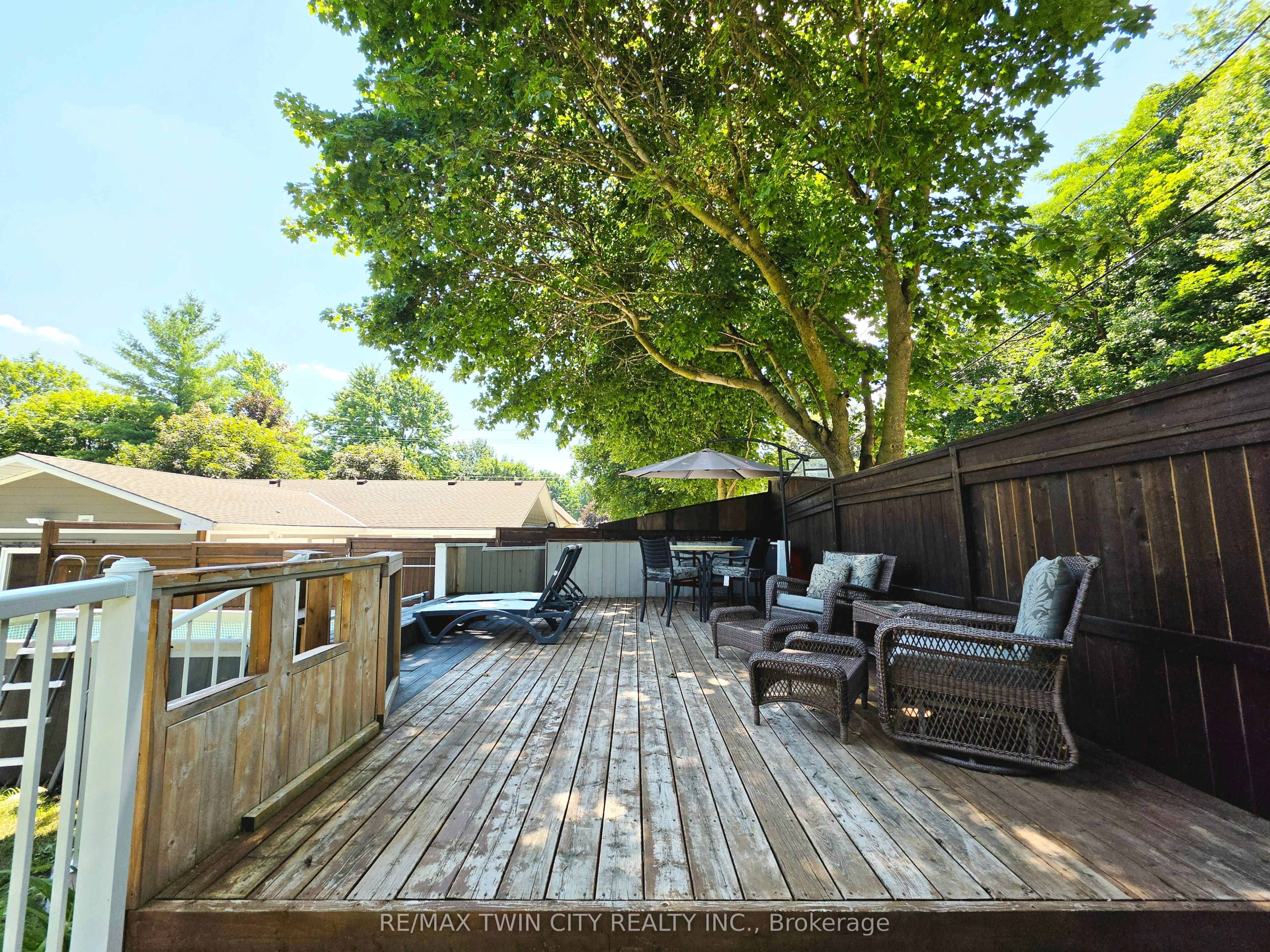 99 John Street W Property Photo 42