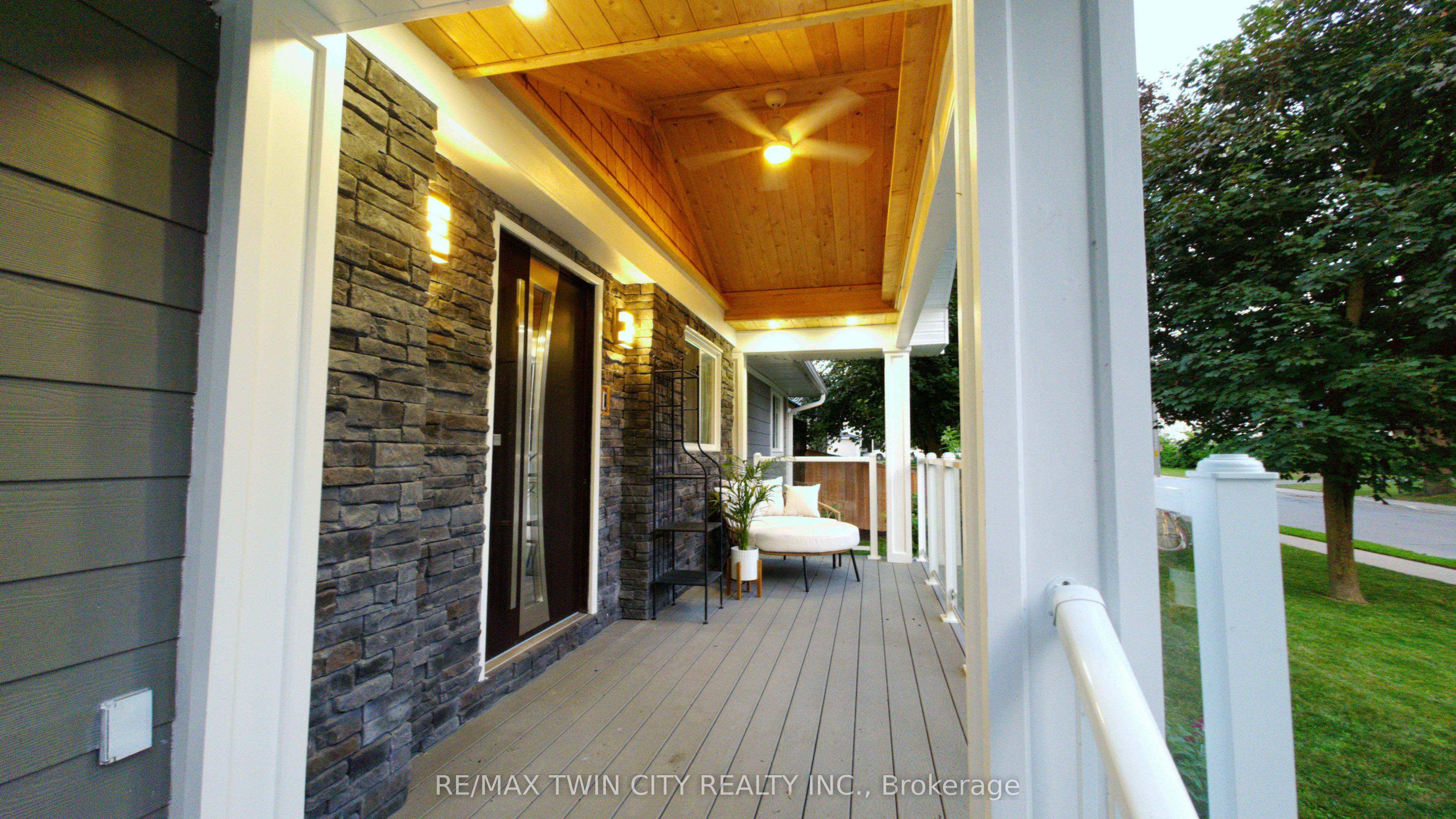 99 John Street W Property Photo 46