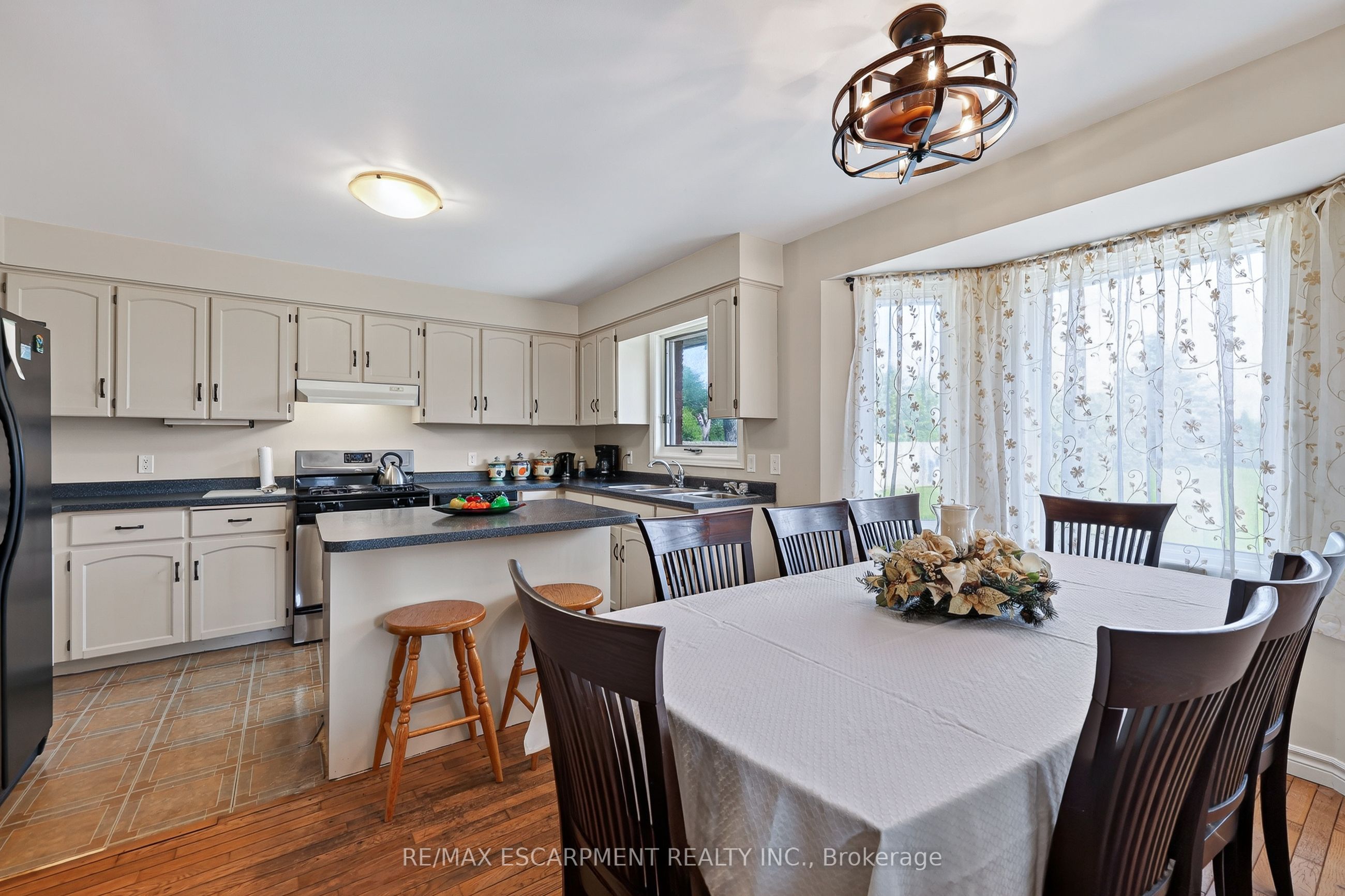 54132 Best Line Property Photo 4