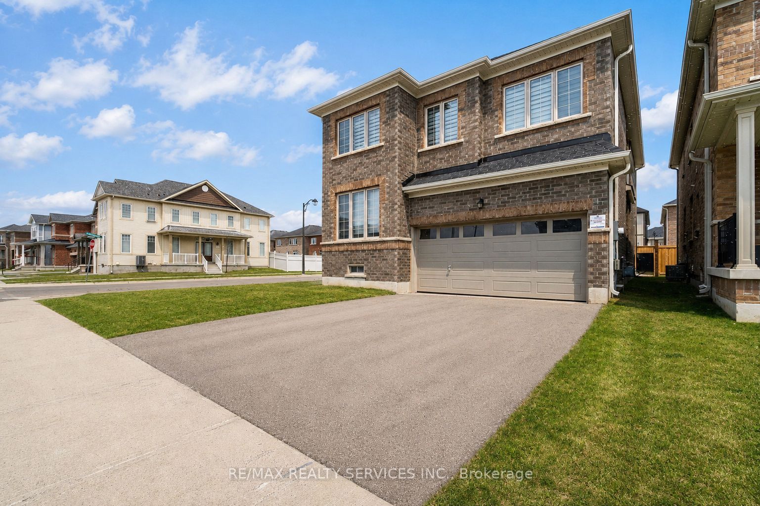525 Red Elm Road Property Photo 2