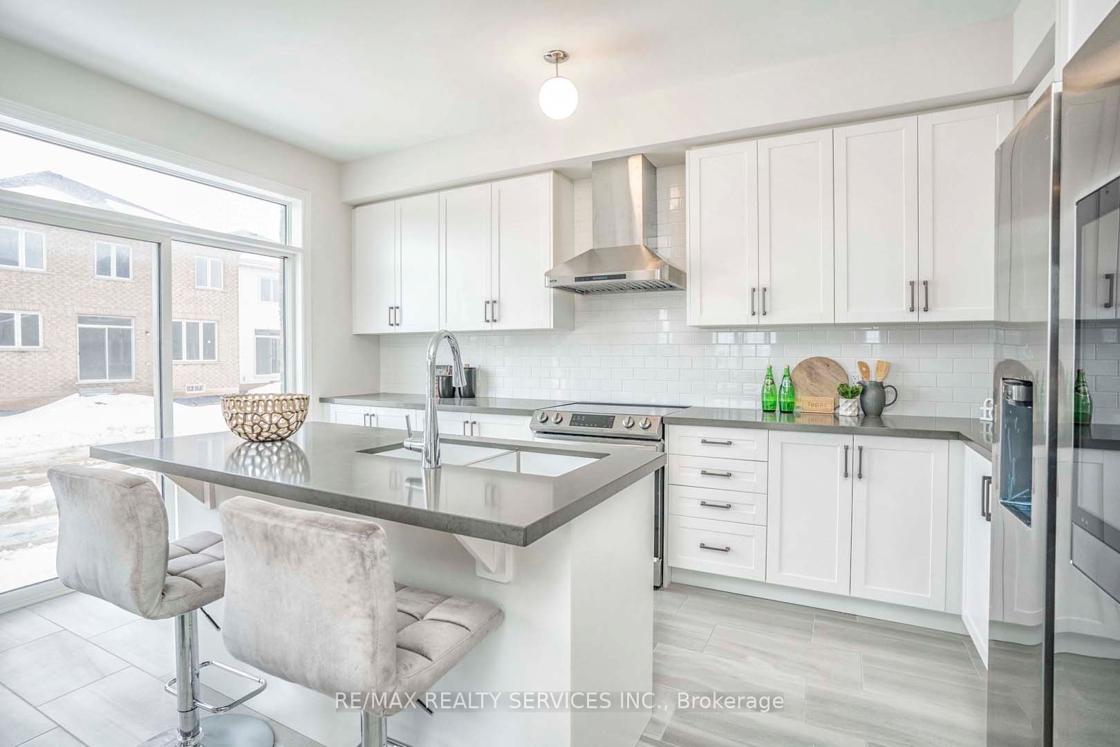 525 Red Elm Road Property Photo 10