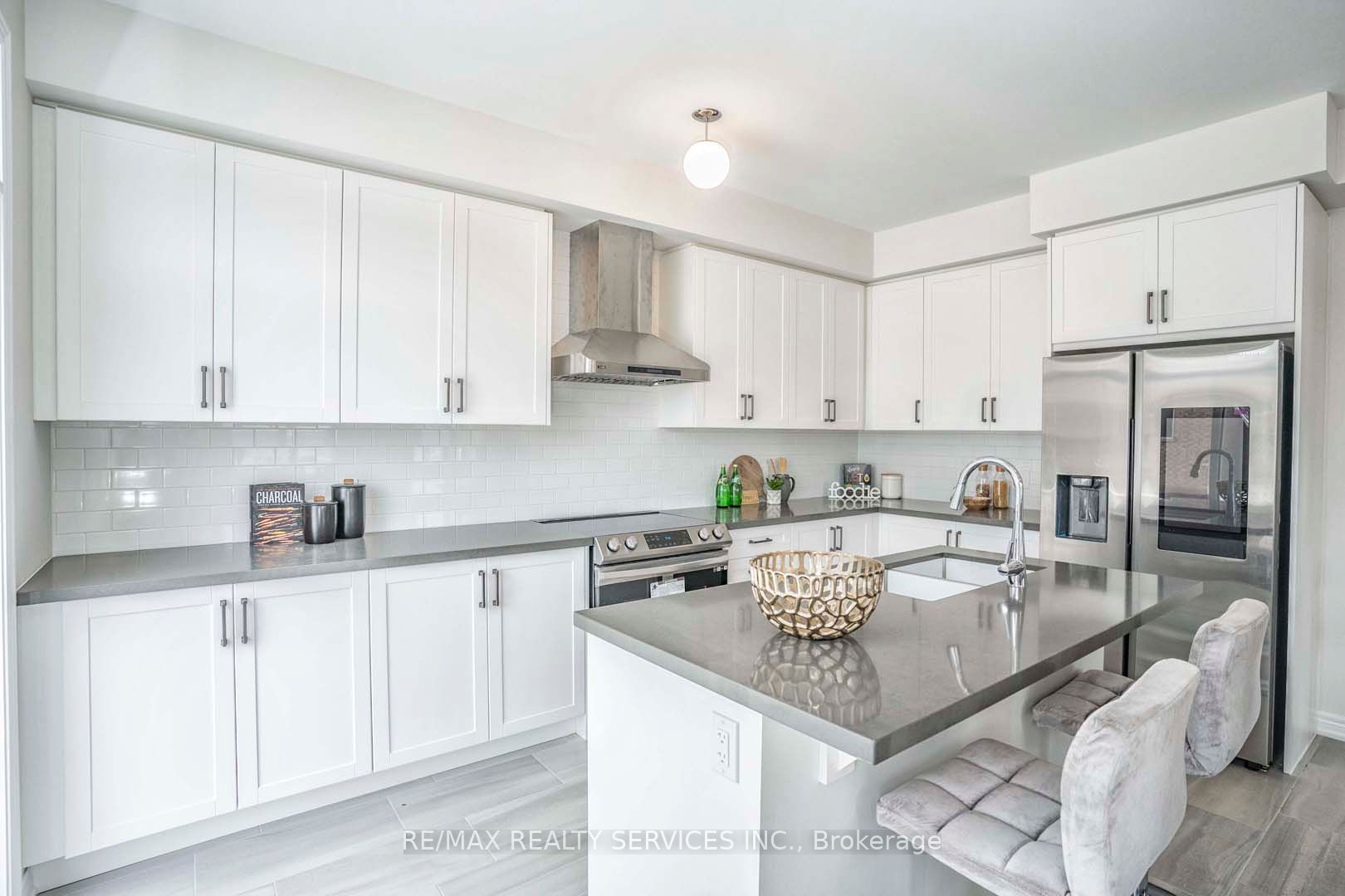 525 Red Elm Road Property Photo 11