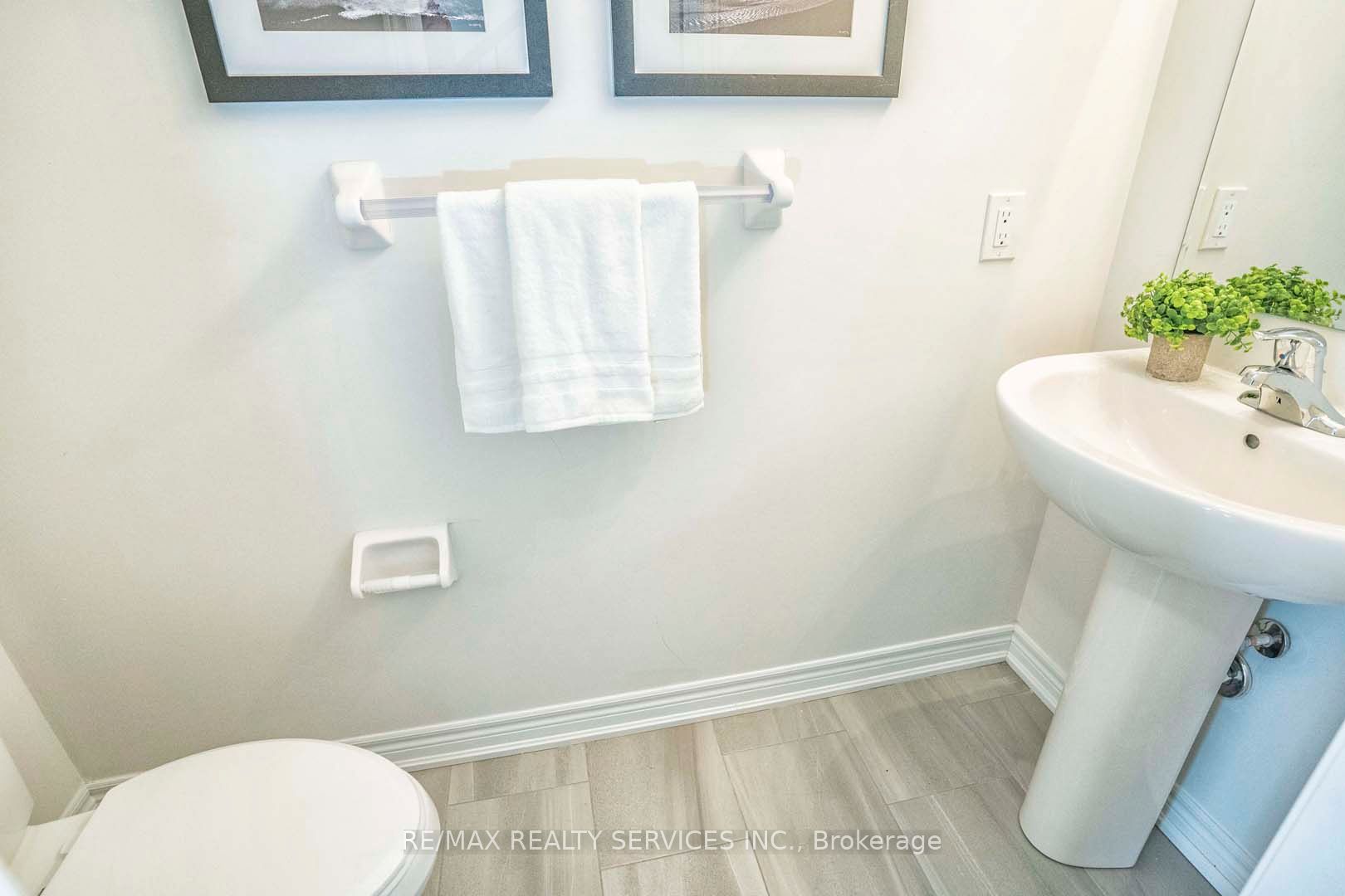 525 Red Elm Road Property Photo 14