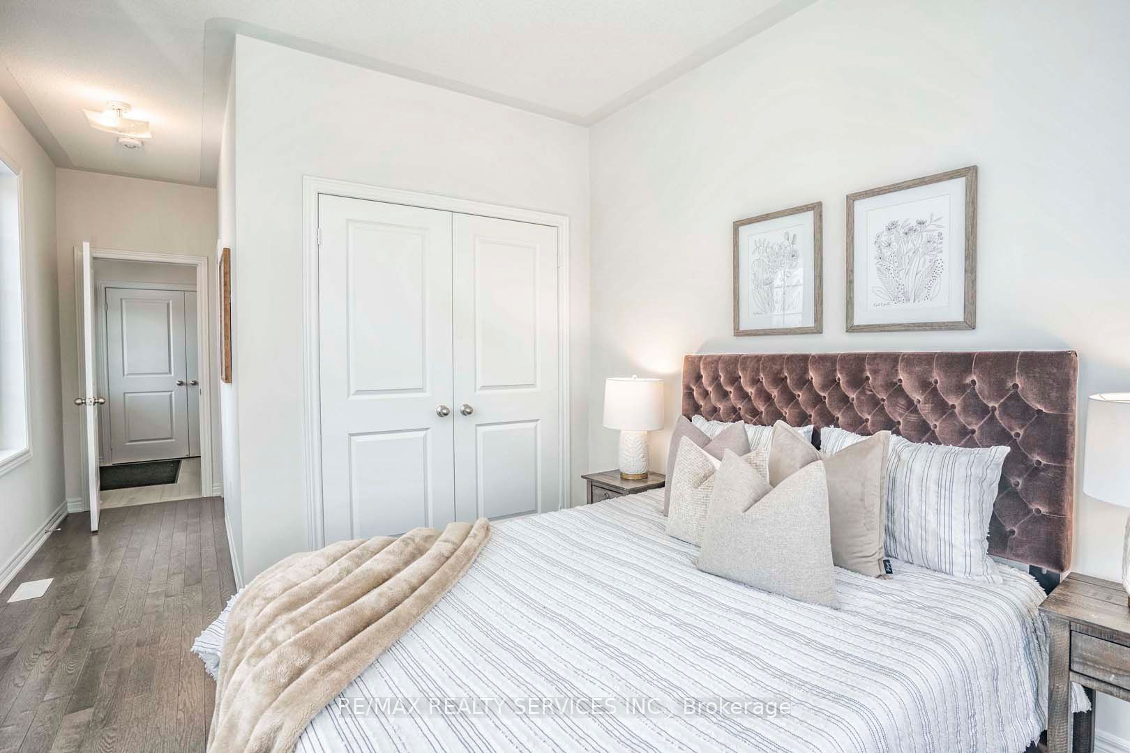 525 Red Elm Road Property Photo 16