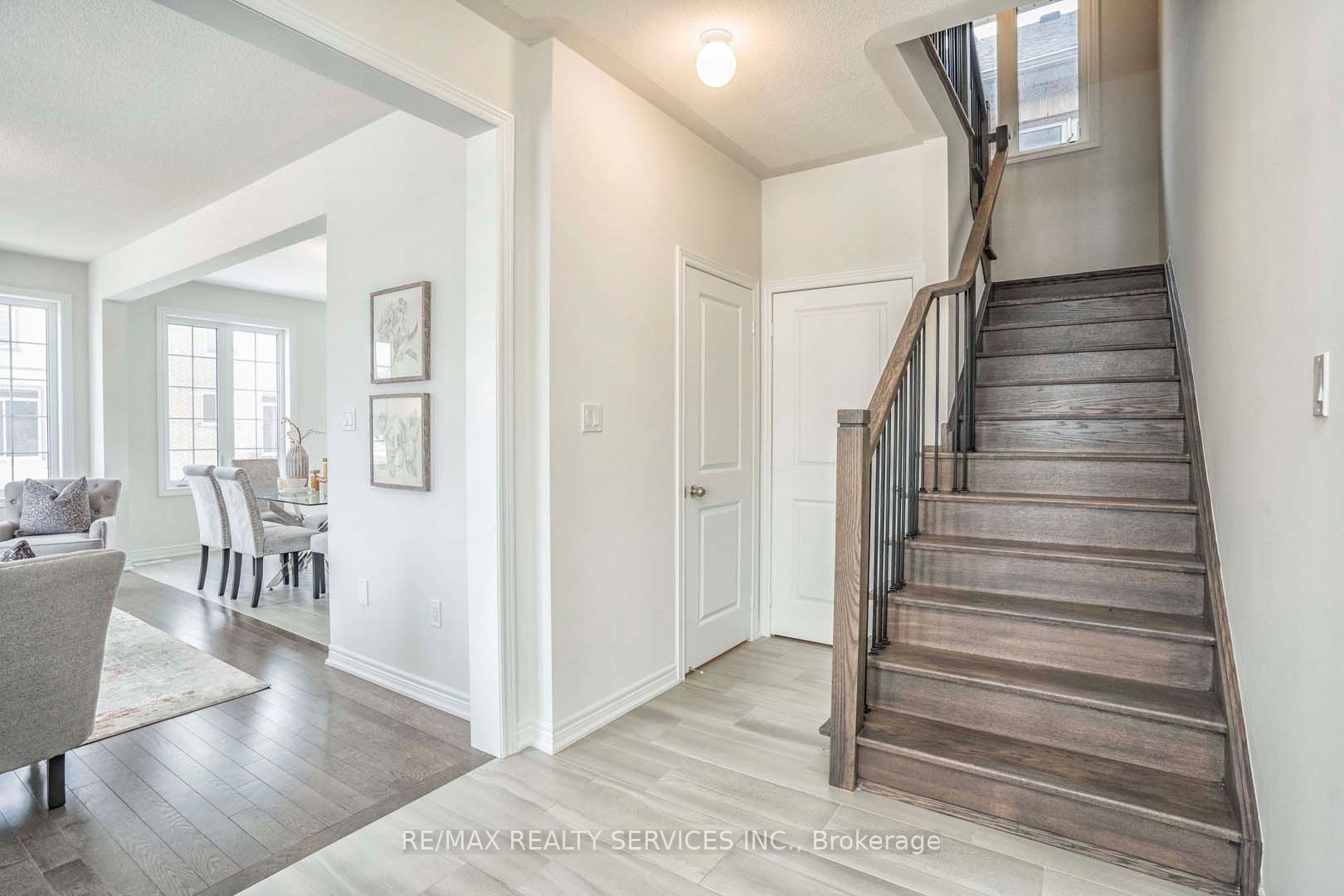 525 Red Elm Road Property Photo 18