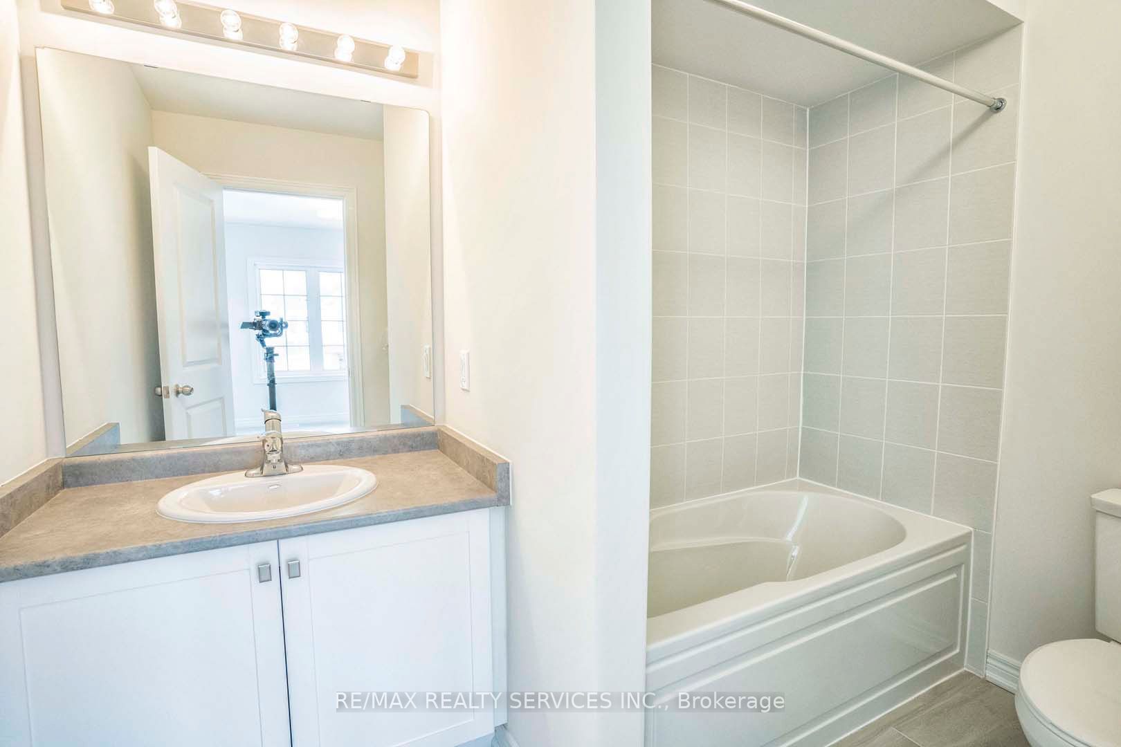 525 Red Elm Road Property Photo 26
