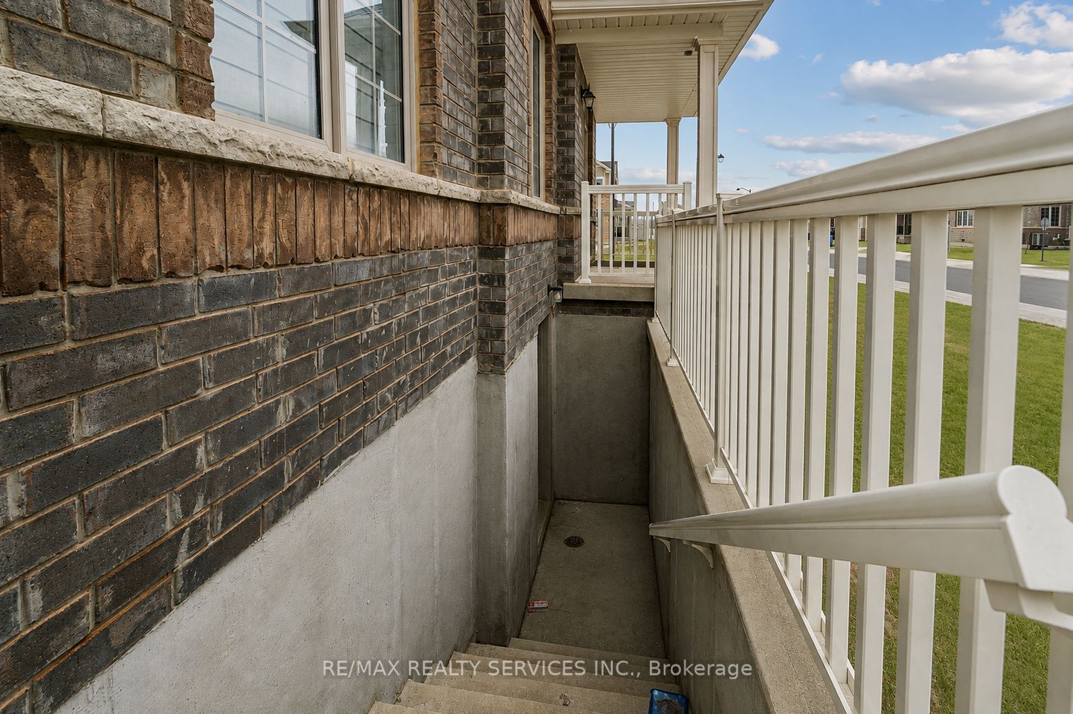525 Red Elm Road Property Photo 31