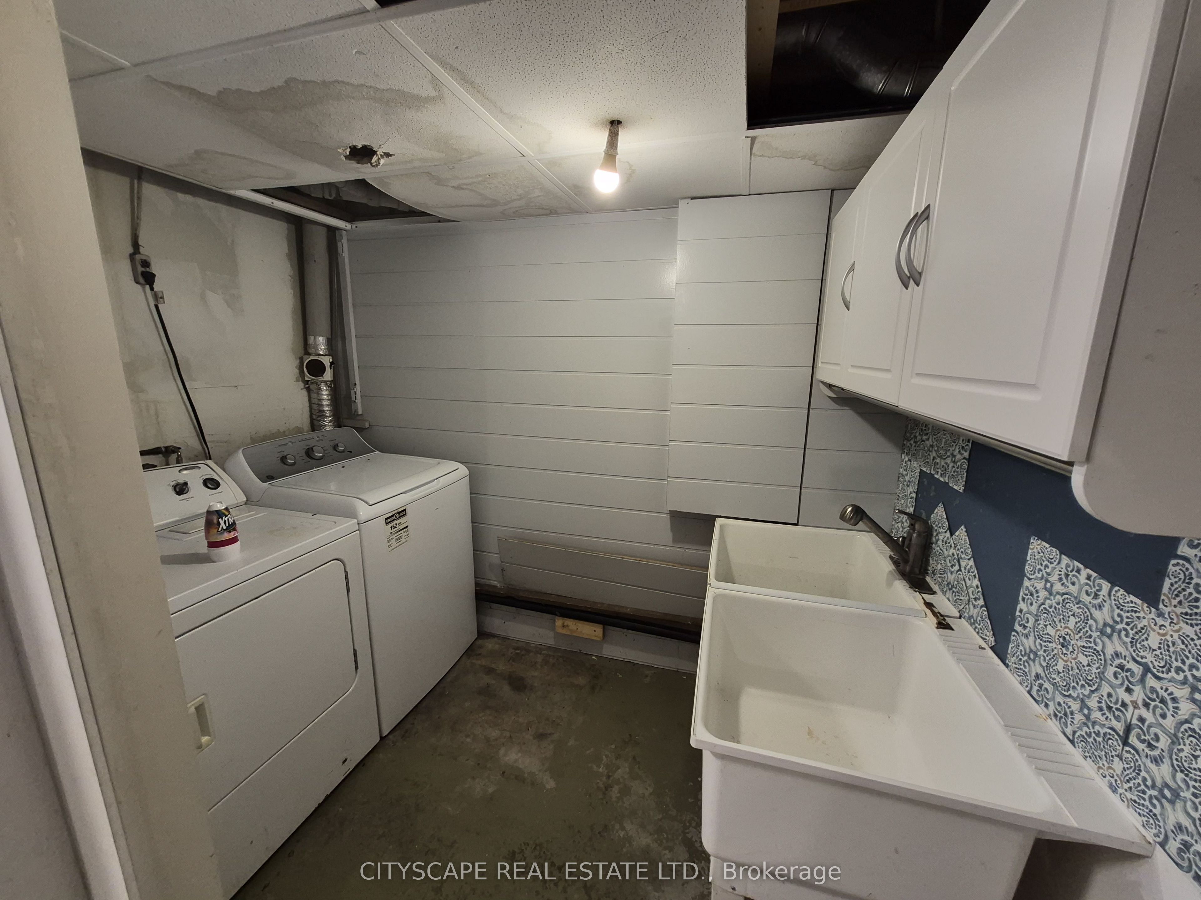 850 Berkshire Drive 8 Property Photo 32