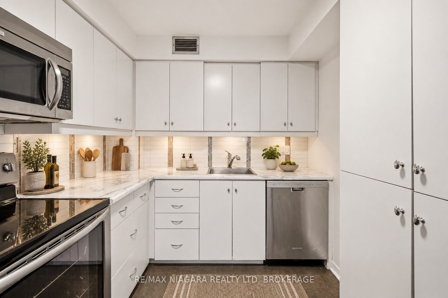 35 Towering Heights Boulevard 102 Property Photo 6