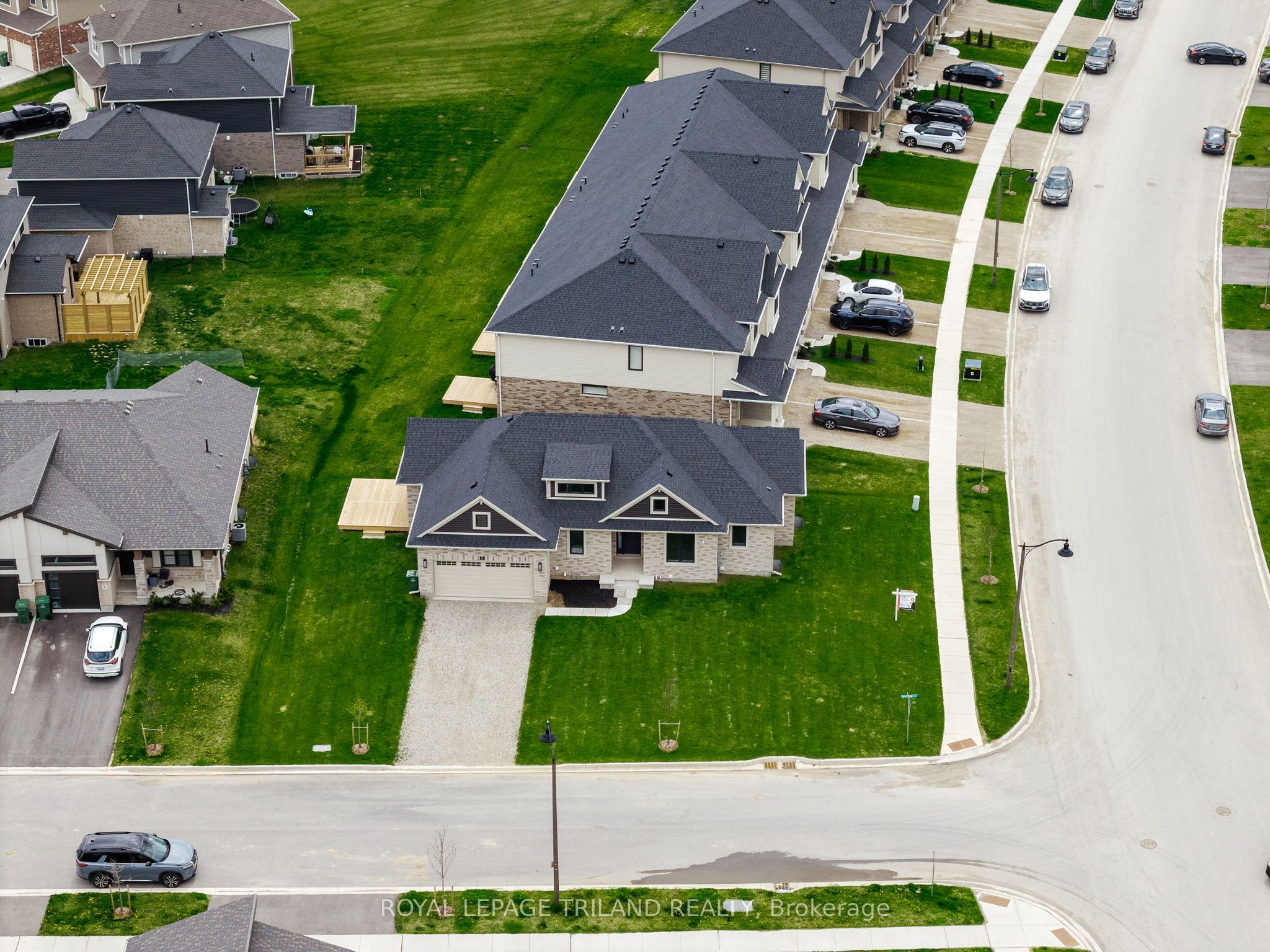 2 Evylean Court Property Photo 1