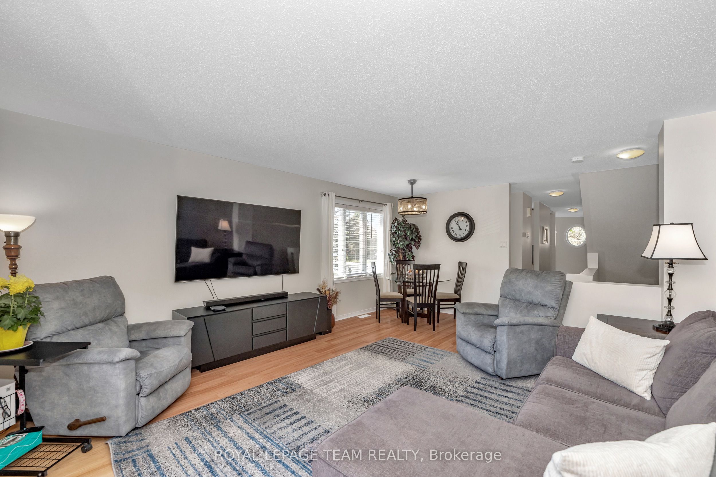 85 Cresthaven Drive Property Photo 4