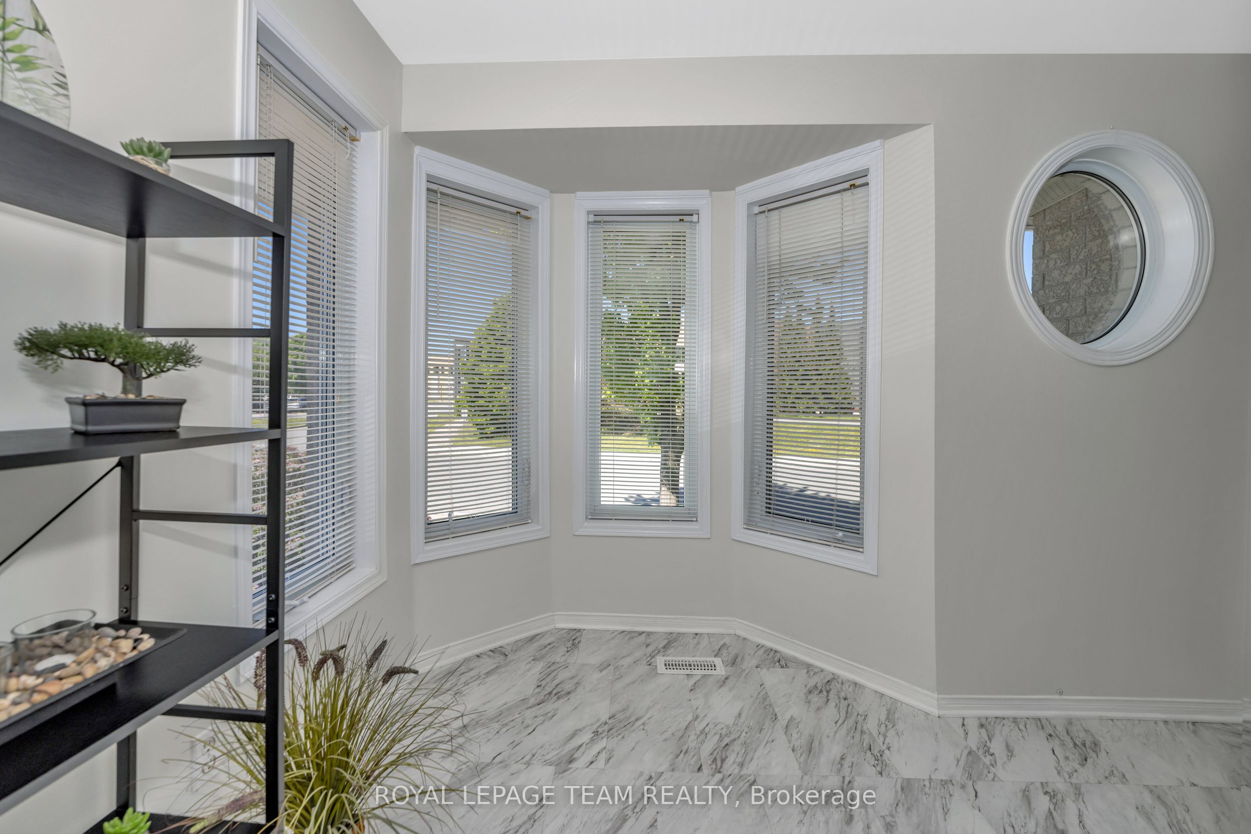 85 Cresthaven Drive Property Photo 10