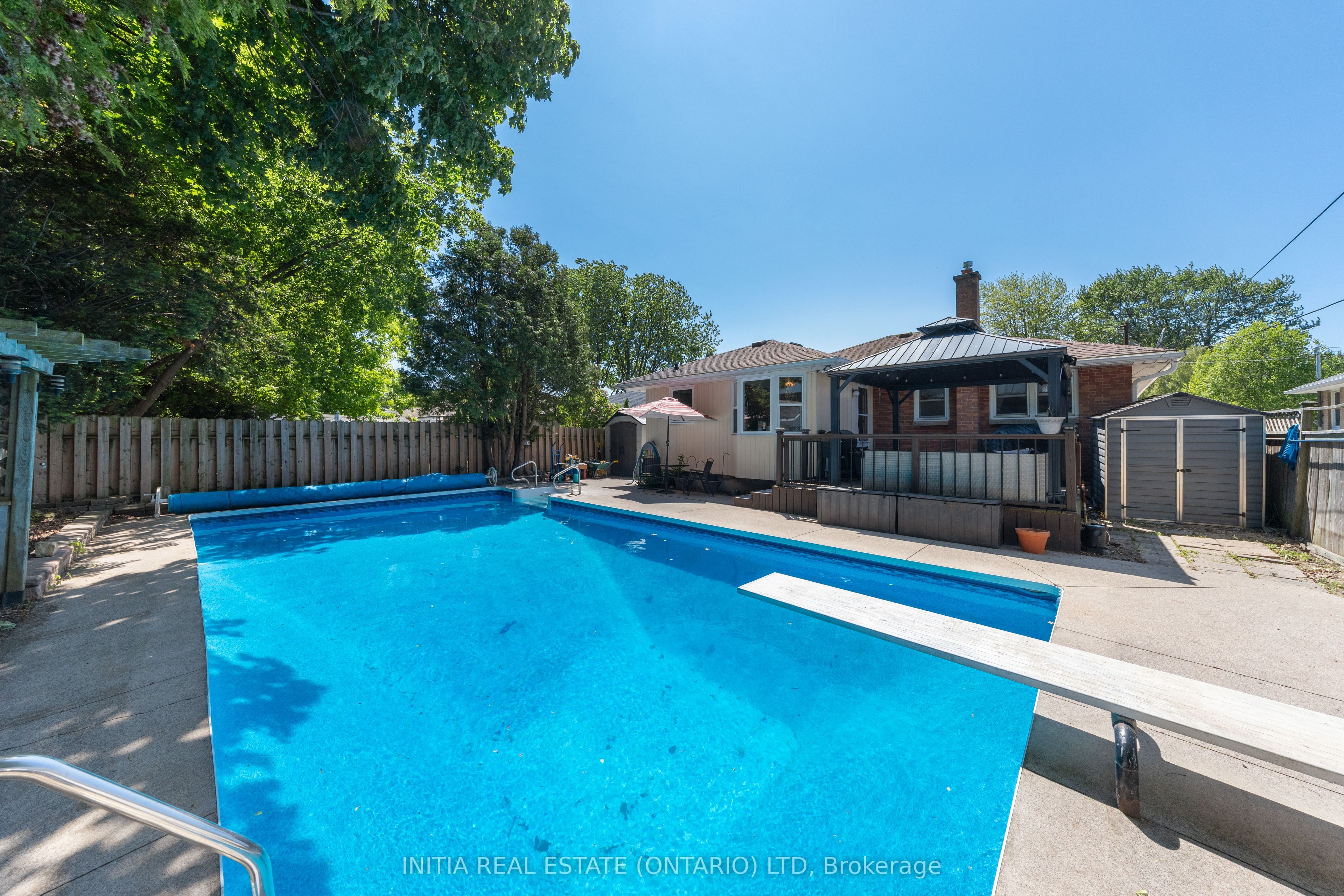 97 Grey Crescent Property Photo 2