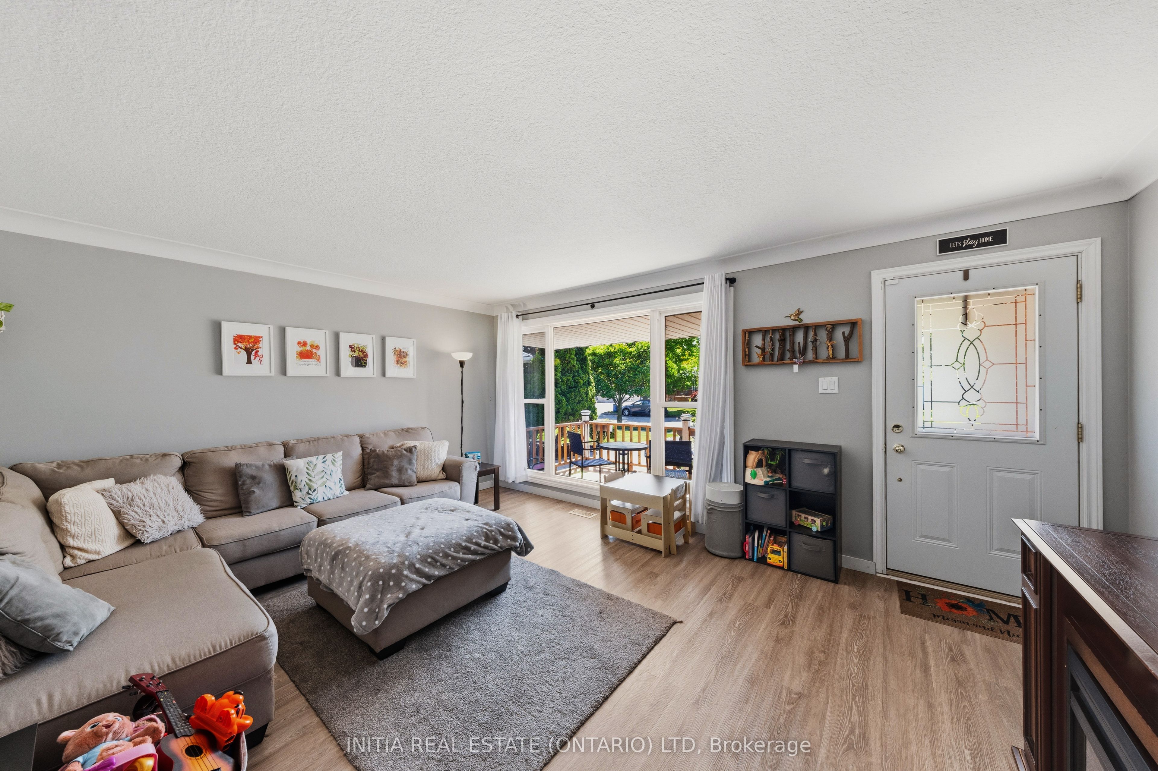 97 Grey Crescent Property Photo 3