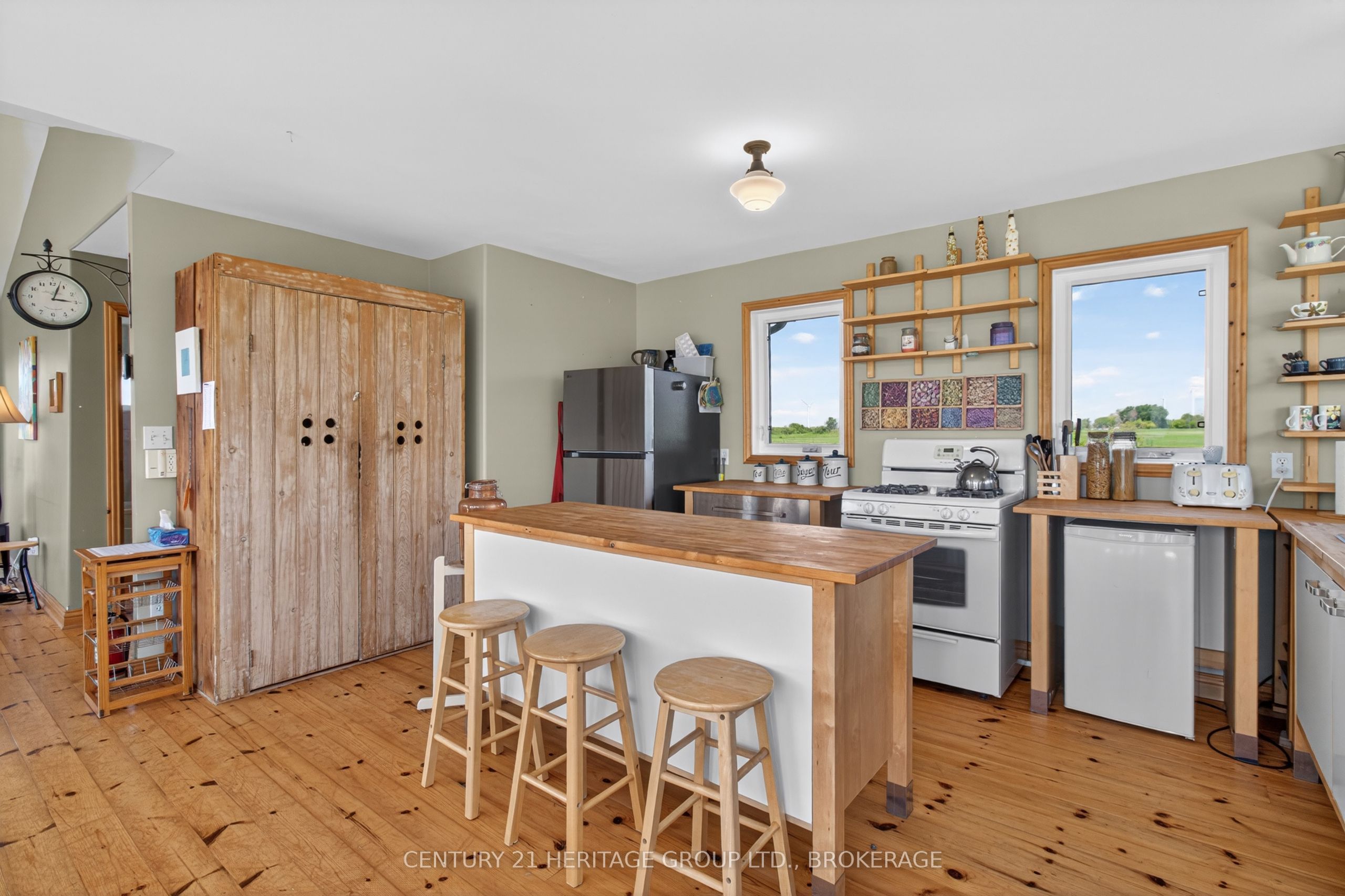 648 Third Line Road Property Photo 8