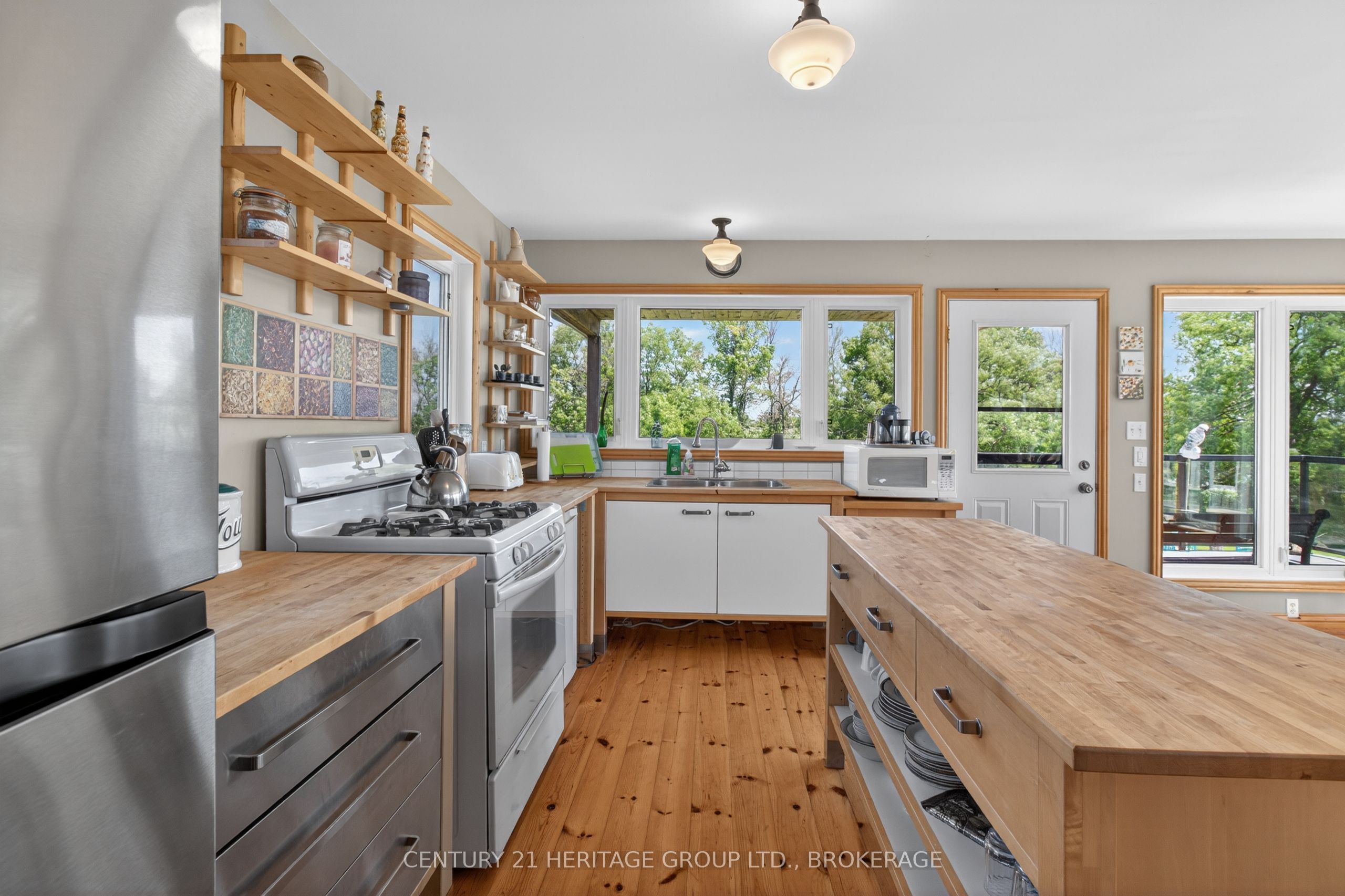 648 Third Line Road Property Photo 9